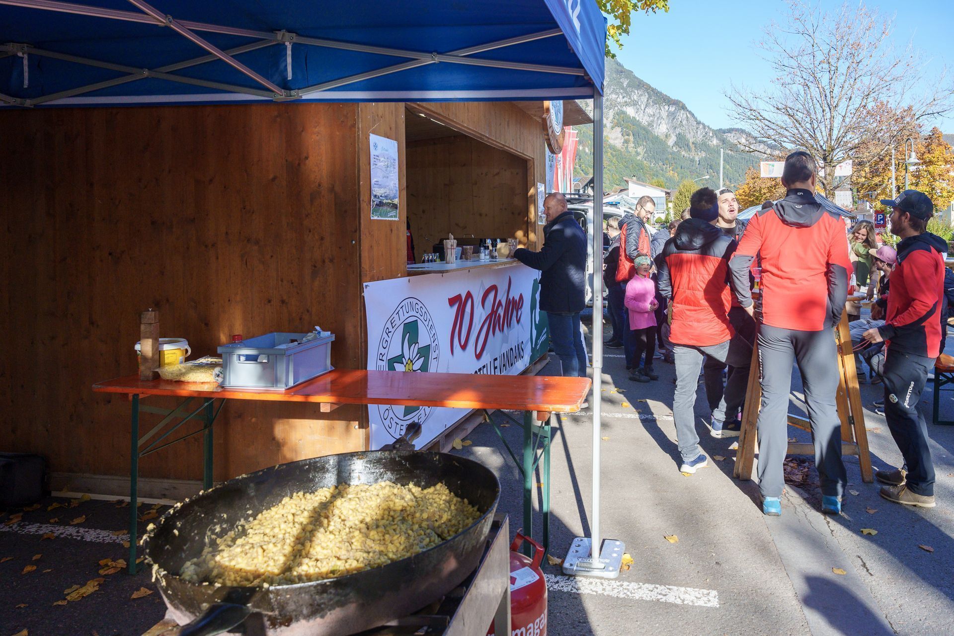 Krautspätzle in normaler und vegetarischer Variante sorgten für das leibliche Wohl von BesucherInnen und Mannschaft.