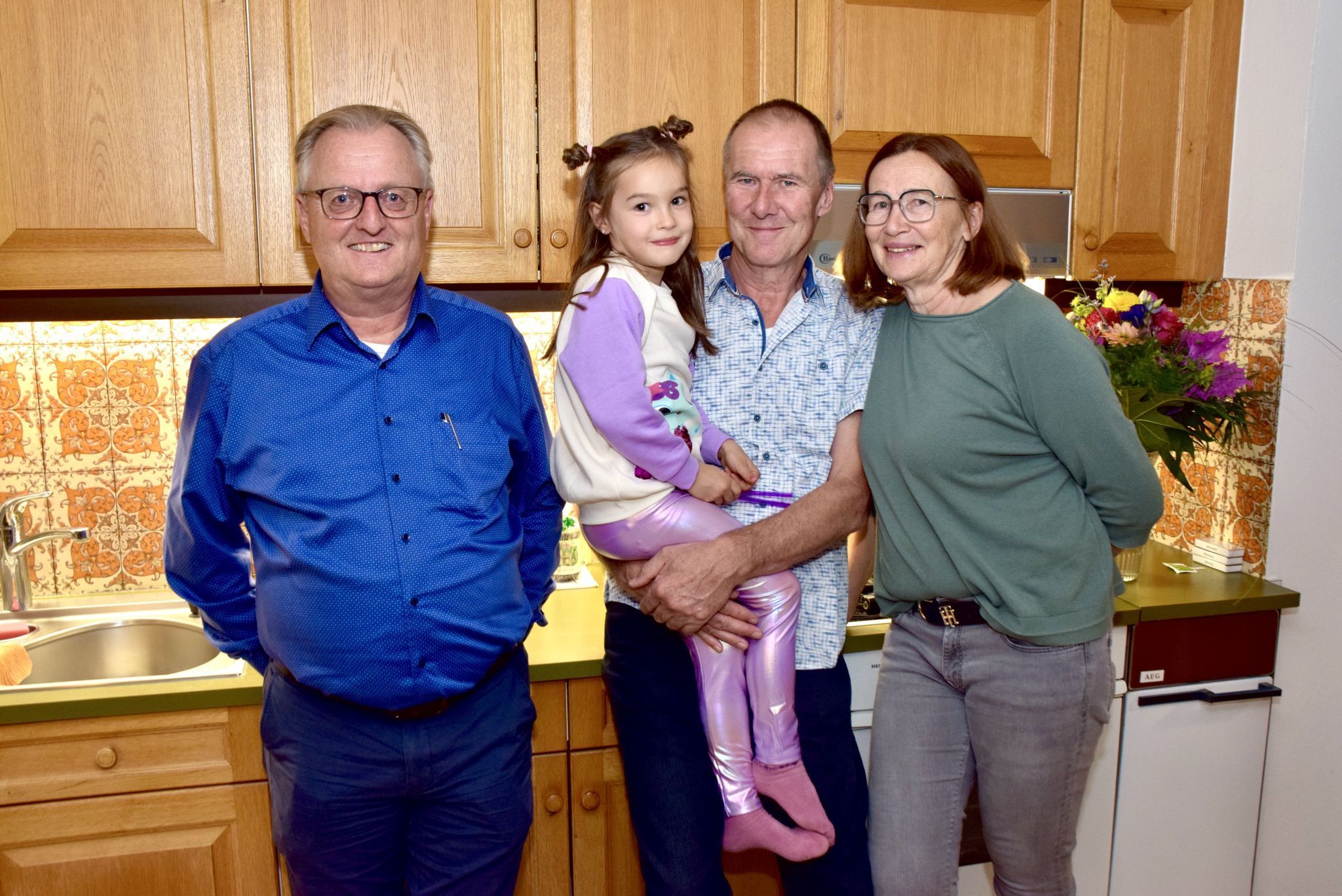 Bgm. Martin Vallaster, Wolfgang und Eva Zudrell mit Enkelin Valentina.