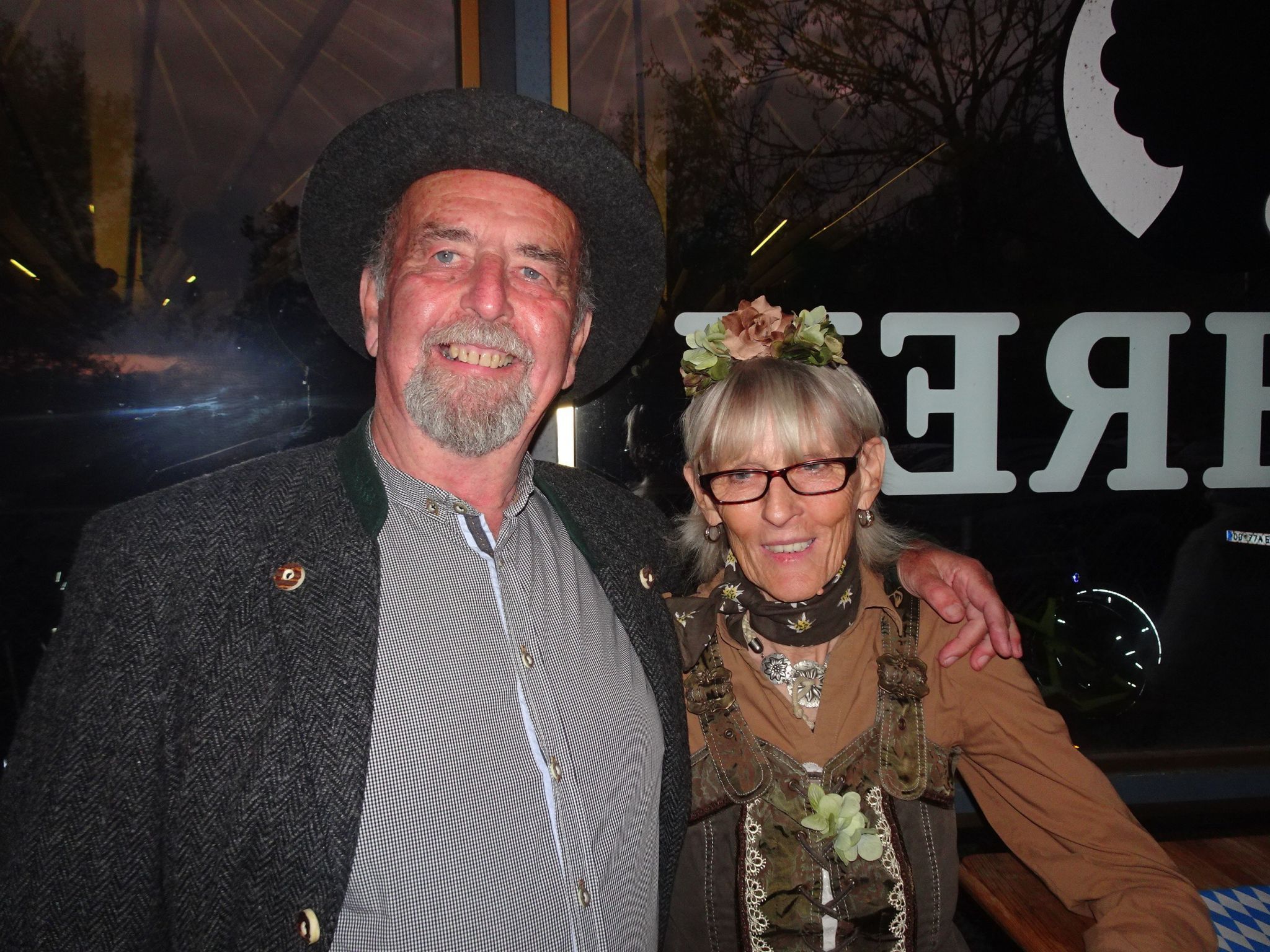 Spieler-Opa und -Oma Wolfgang und Edith genossen einen lustigen Partyabend. 