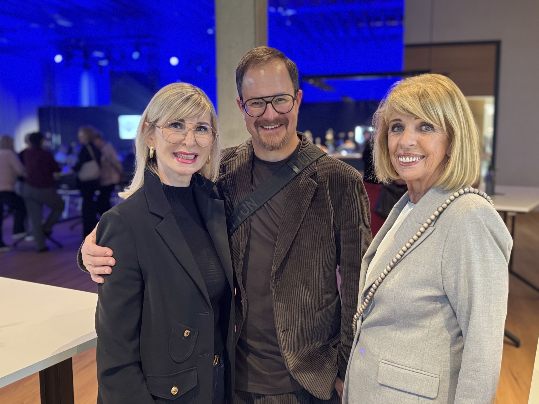Claudia Mayer-Wadl (Jeans Heinz) und Michael Mayer (E-Motion) mit Christl Stieger.