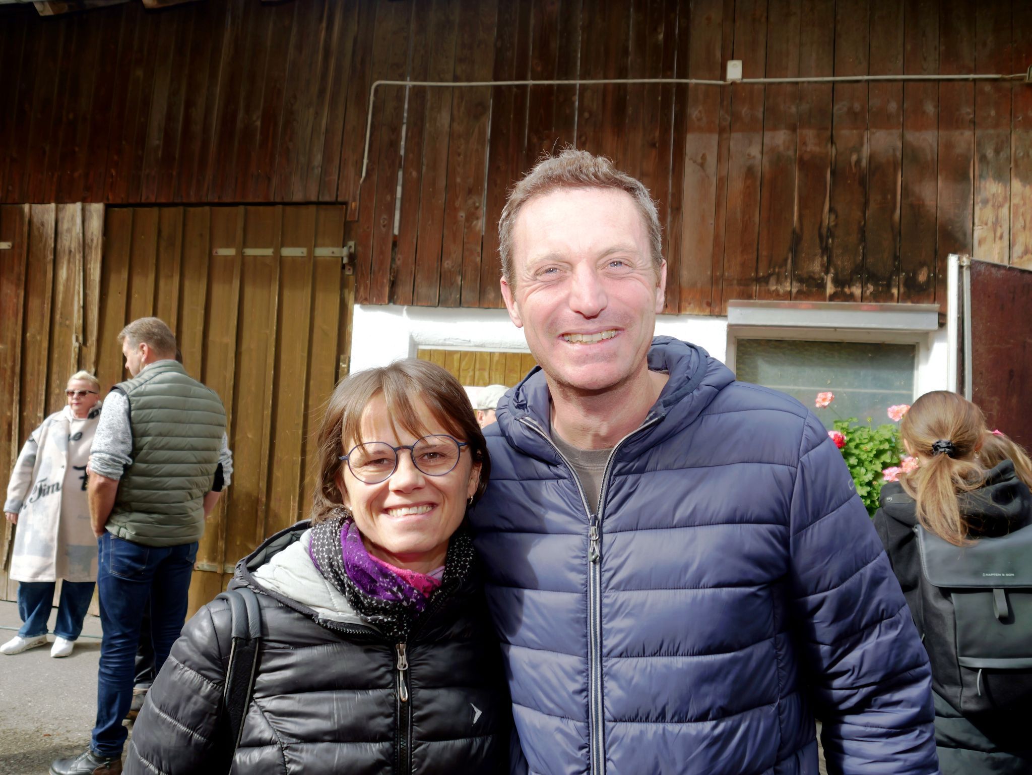 Gemeinderat Robert Schöch und Manuela genossen das schöne Hoffest.