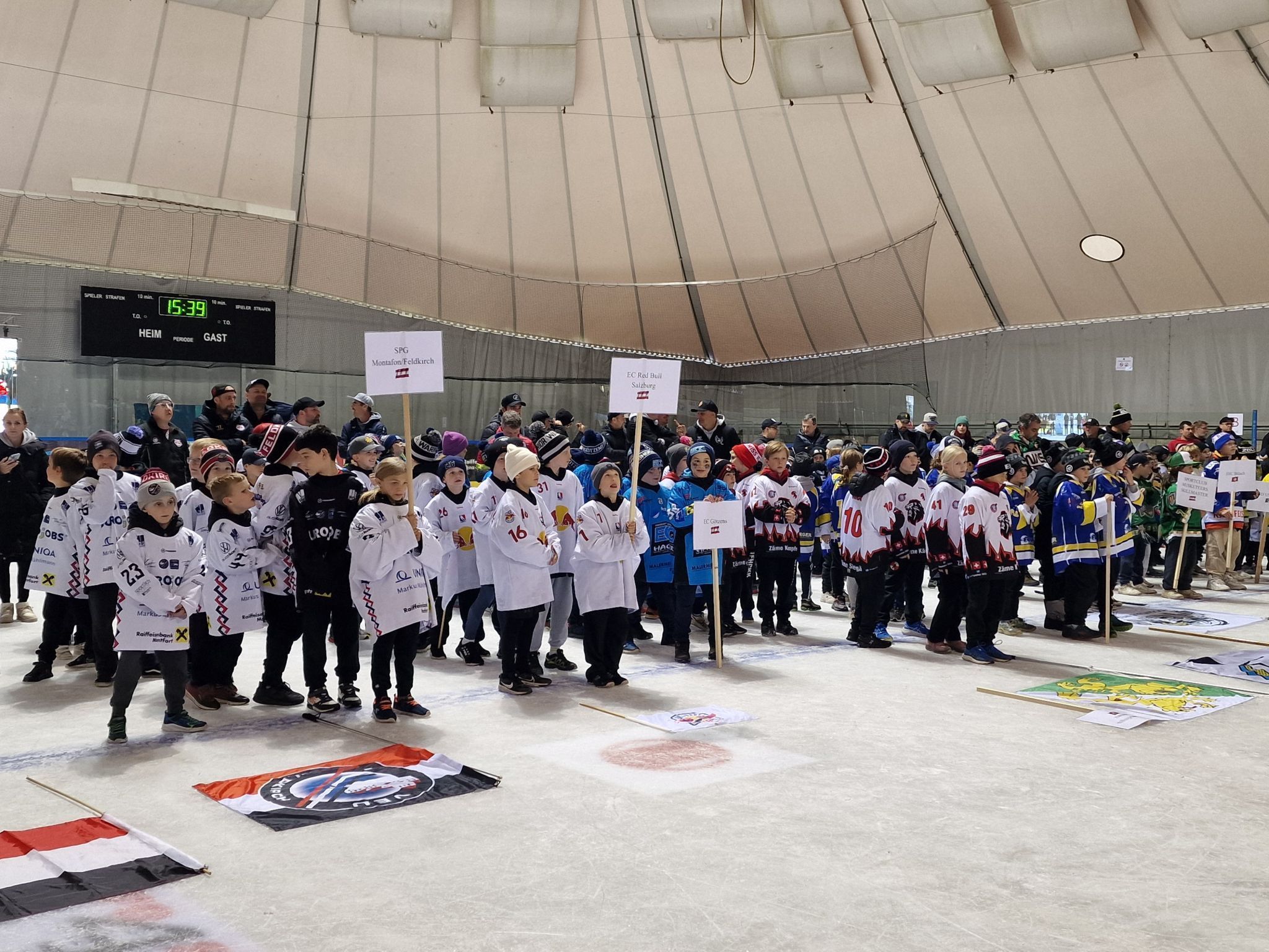 Impressionen vom erfolgreichen 21. internationalen U10 Eishockeyturnier. (Bildergalerie)