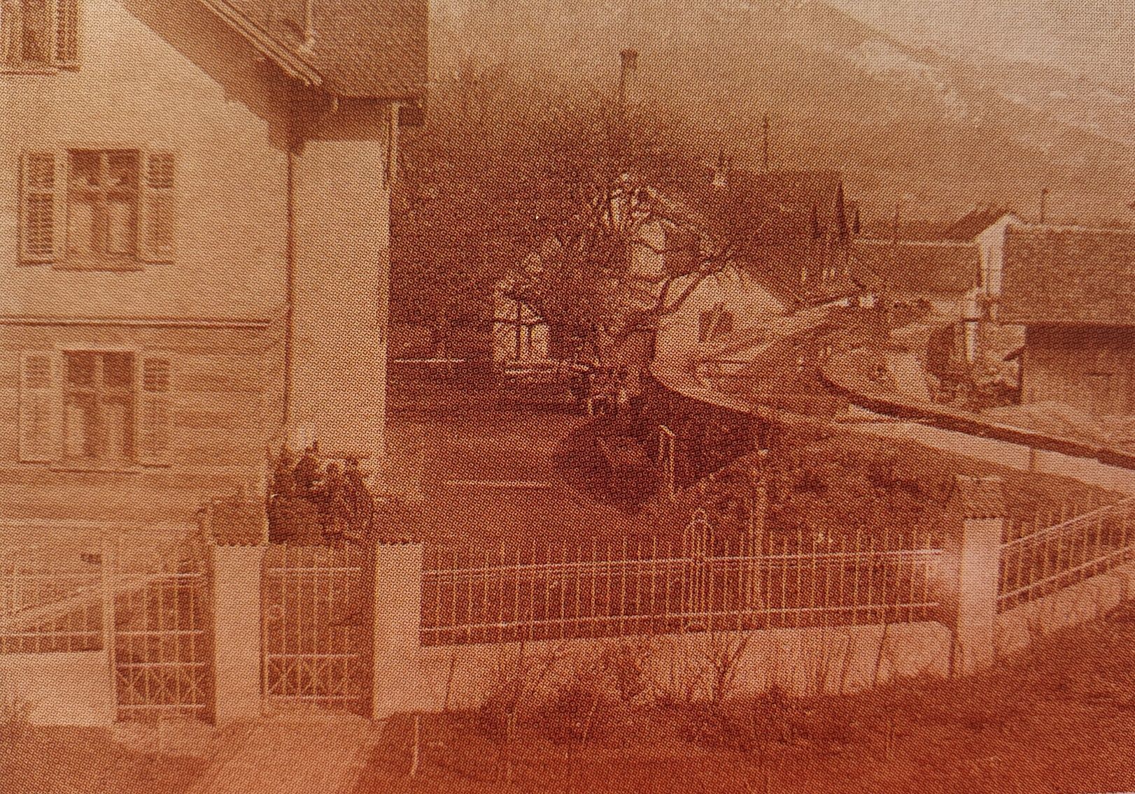 Typischer Kanalhochbau im Bereich der Bahnhofstraße um 1900. Foto: Gemeindearchiv Nenzing