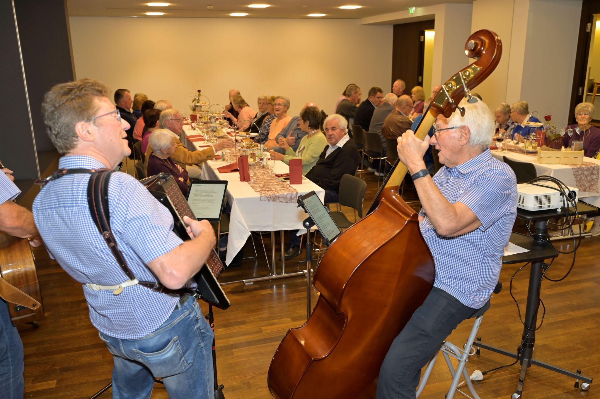 Brachten Stimmung in den Saal: Herbert Tschernig und Kollegen.