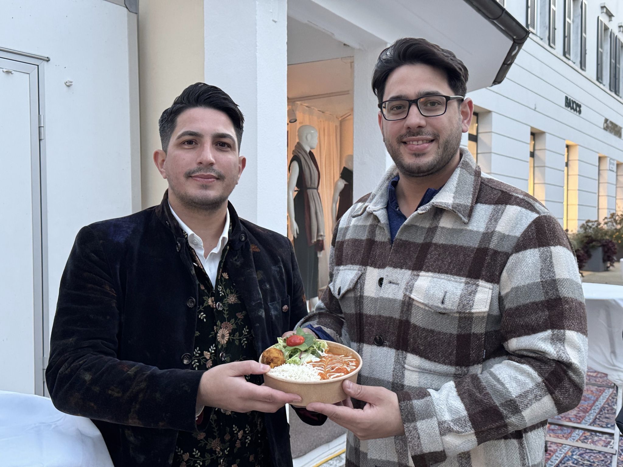 Daniel und Dennis Müller Singh von Street Khazana verwöhnten die Gäste mit feien Speisen. 