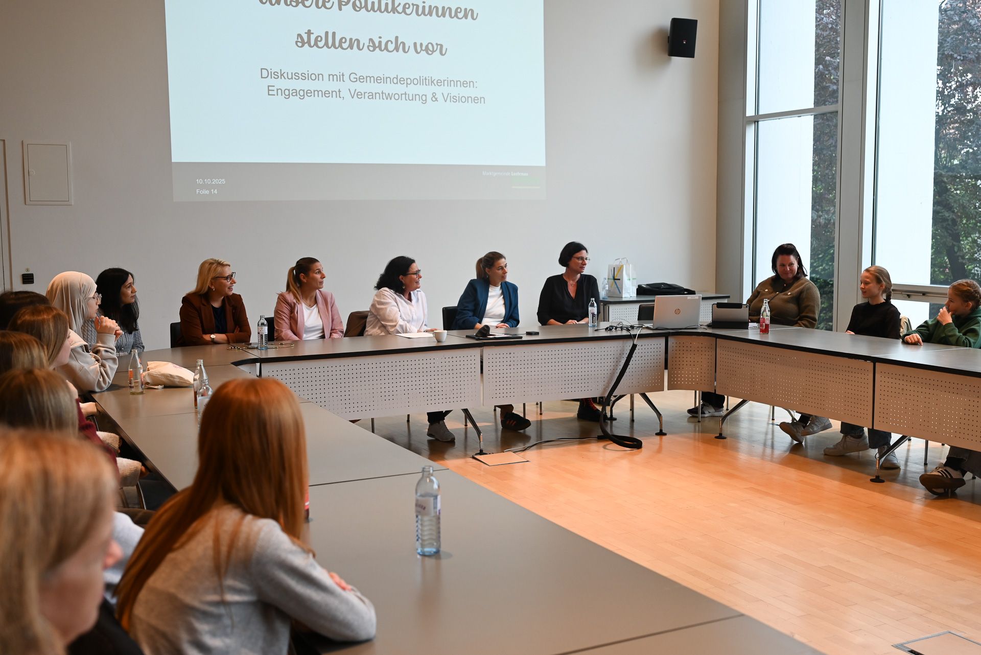 Sechs Politikerinnen der Gemeinde gaben Einblicke in ihre Arbeit als Politikerin.