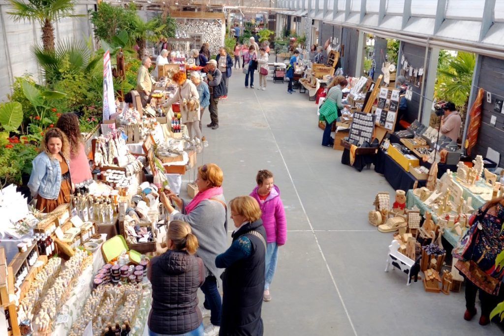 Kreatives Feuerwerk auf dem Koffermarkt