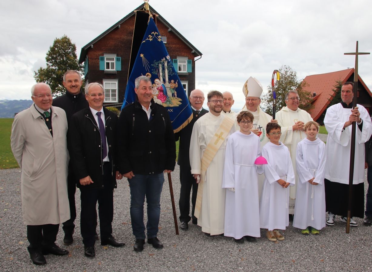 Die Fahnenweihe wurde zu einem festlichen Akt. (Foto: NAM)