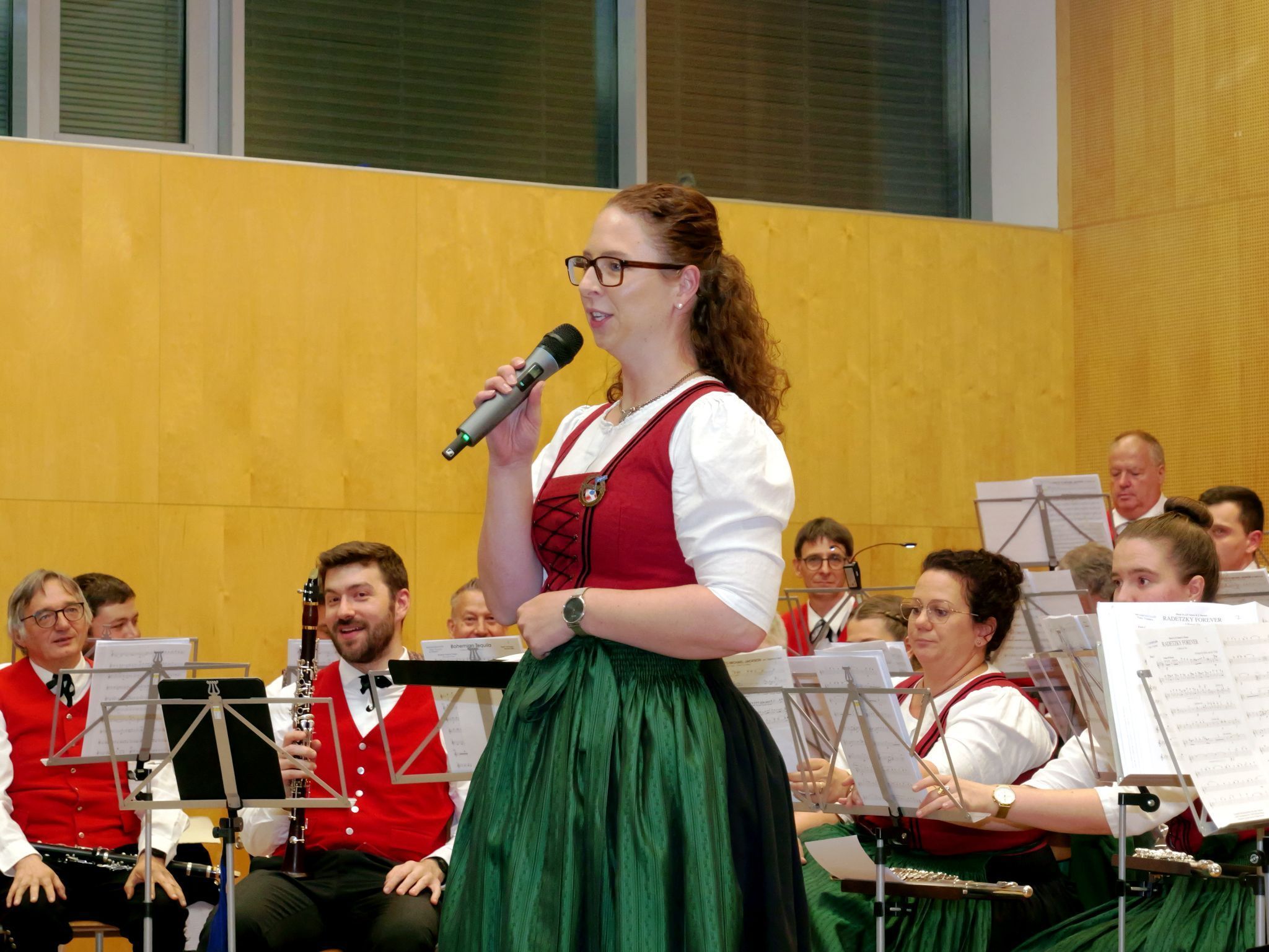 Obfrau Nathalie Koch dankte dem scheidenden Kapellmeister für sein großes Engagement.
