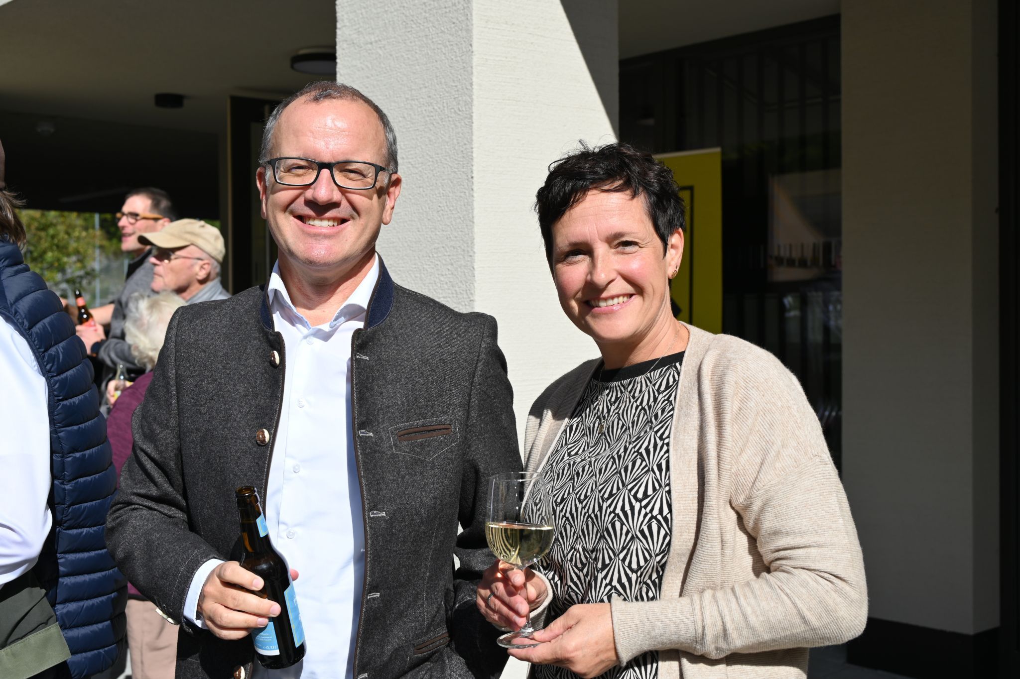 Harald Pisoni (Raiba) mit Gattin Carmen bei der Eröffnung.