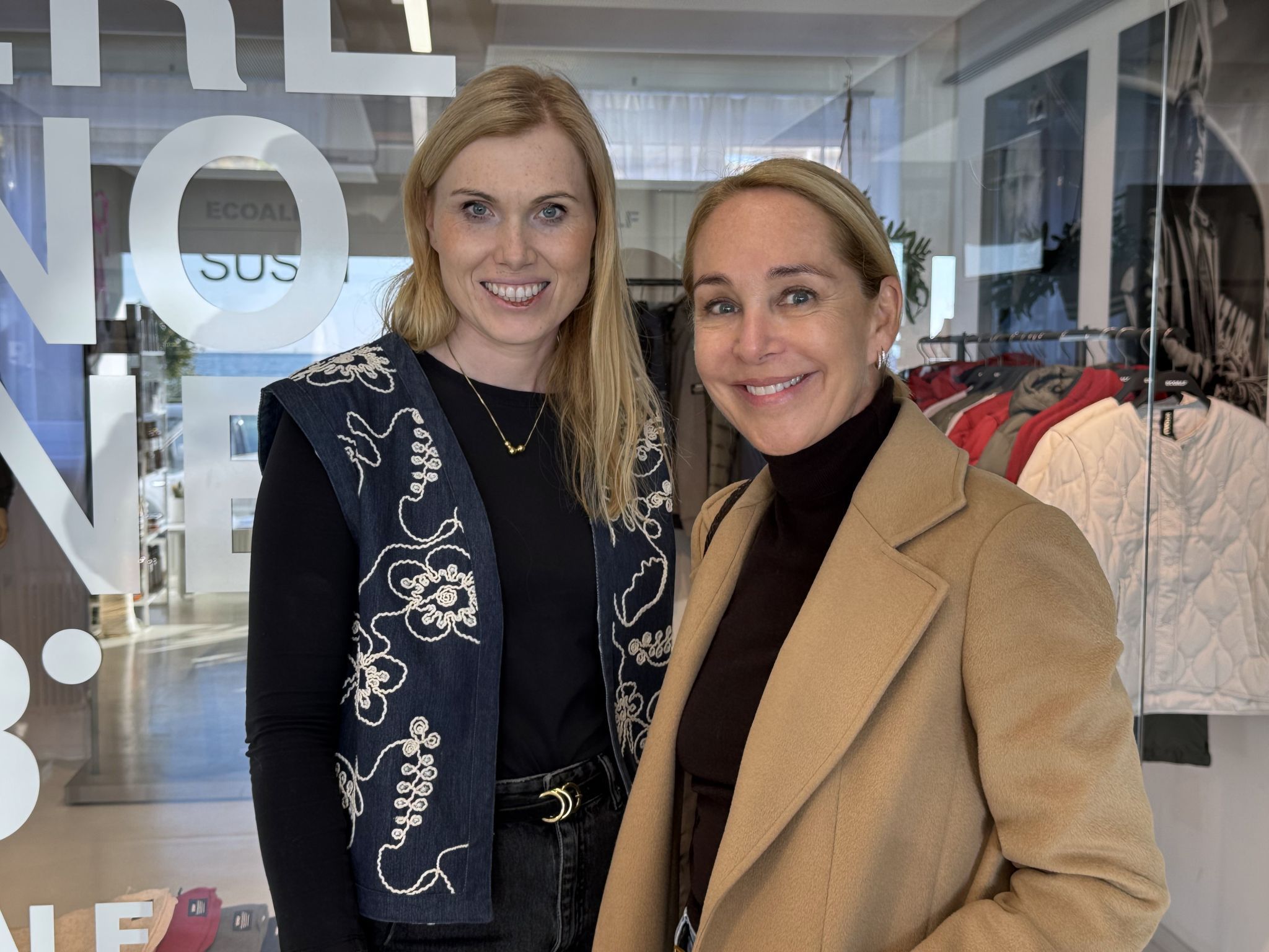 Innenarchitektin Karolina Sagmeister und Astrid Mangeng (Akris).