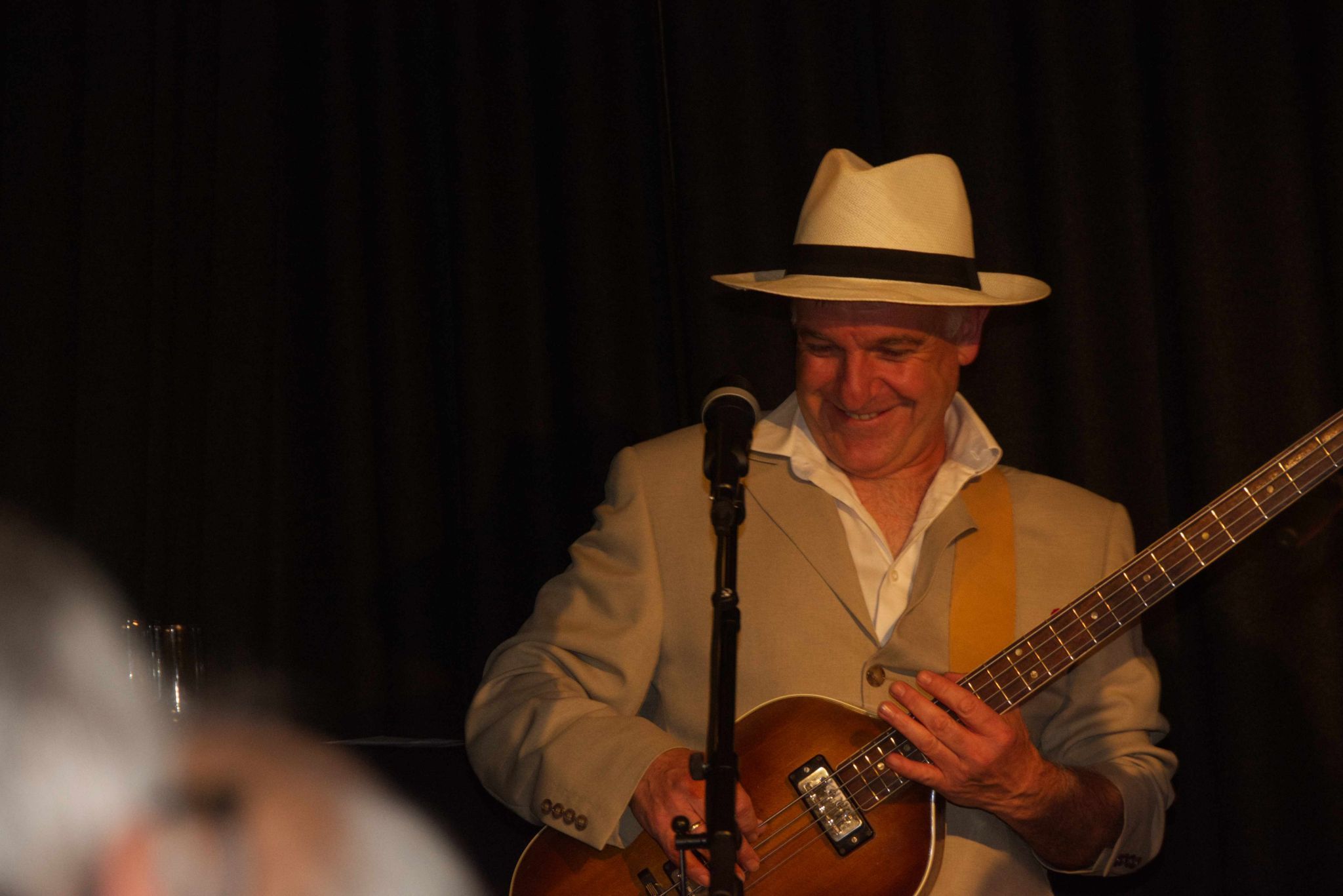 Martin Widerin am Bass