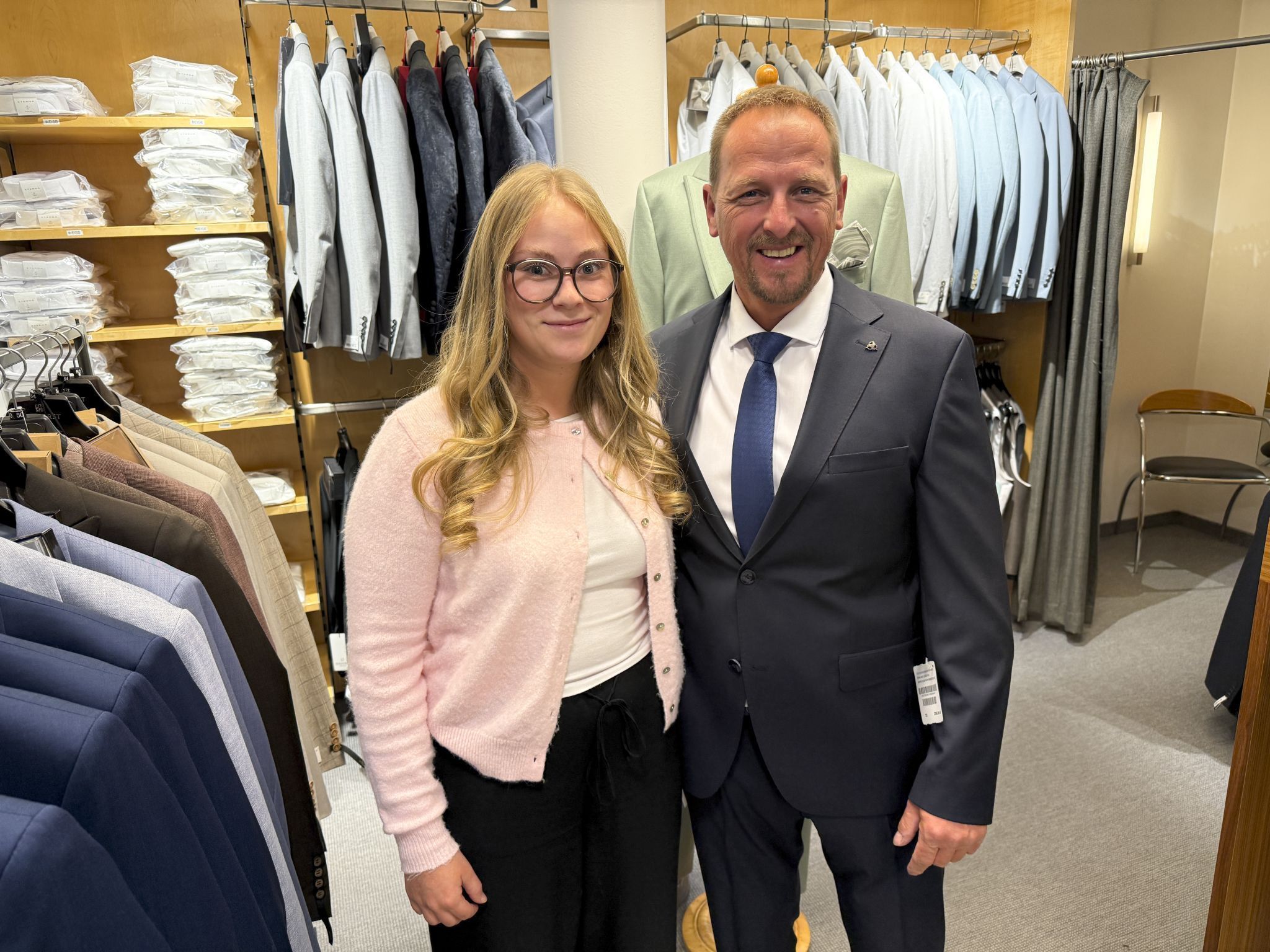Eingekleidet für den Maturaball: Dietmar Nesensohn mit Tochter Anna-Sophie
