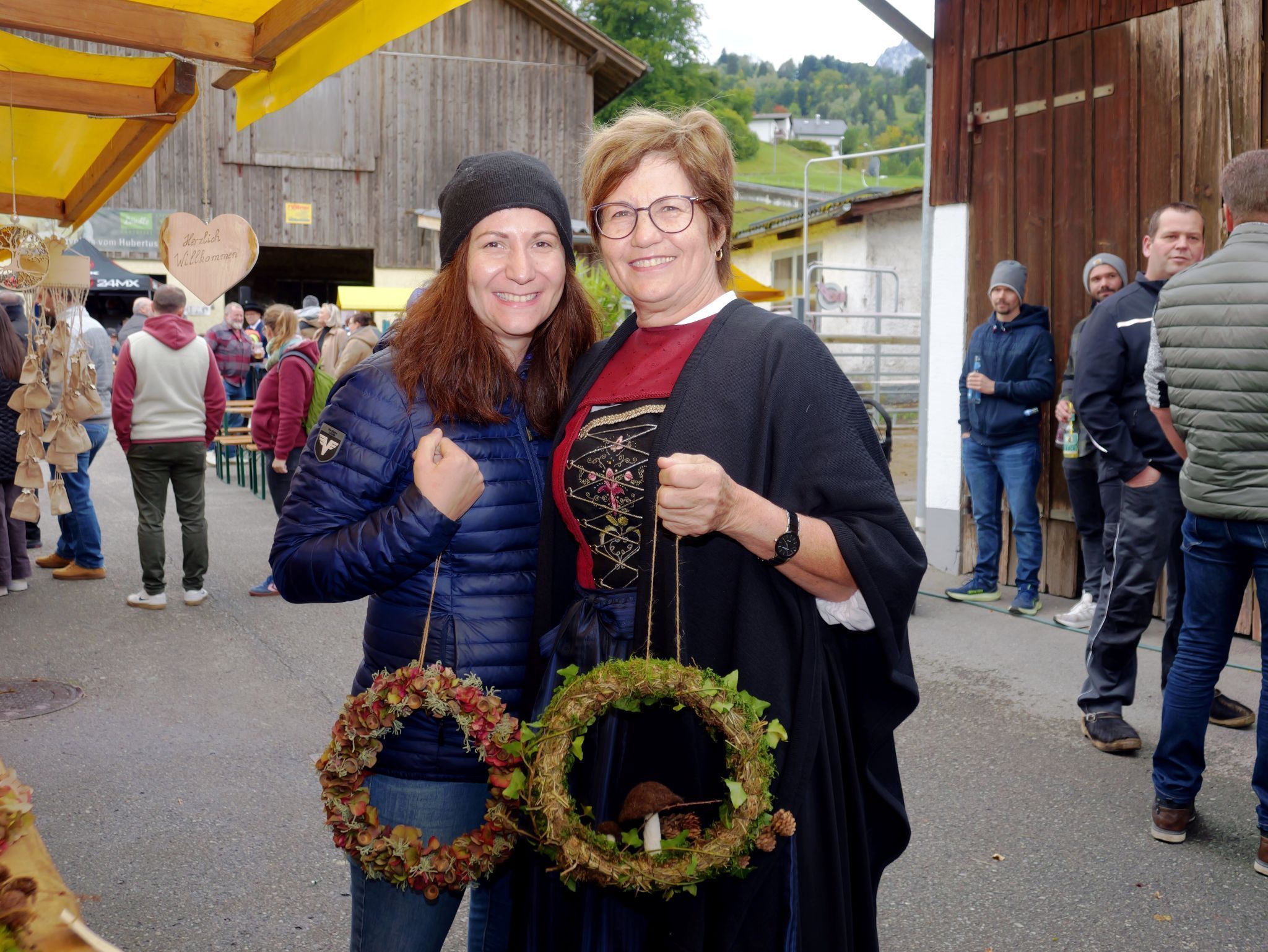 Andrea Lins-Gabriel und Hilde Gabriel erwarben schöne Kränze.