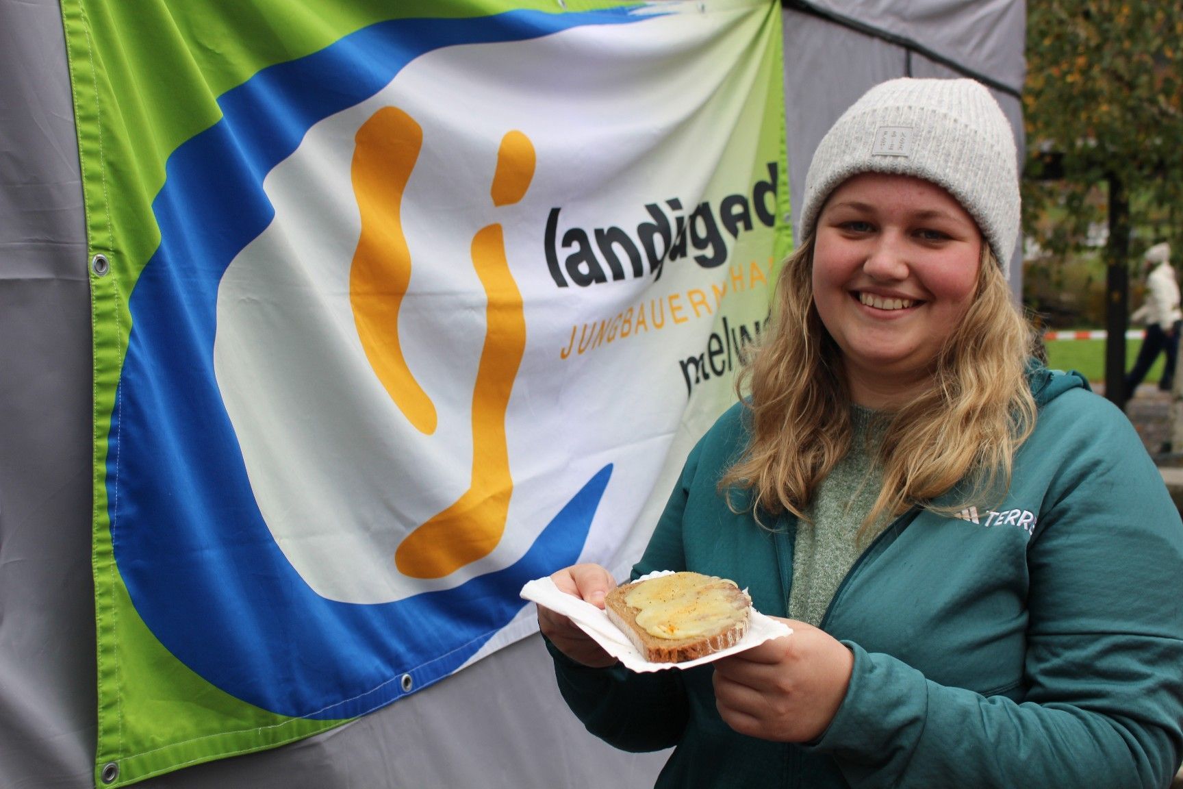 Die Landjugend beteiligte sich am kulinarischen Angebot mit Raclettebroten.