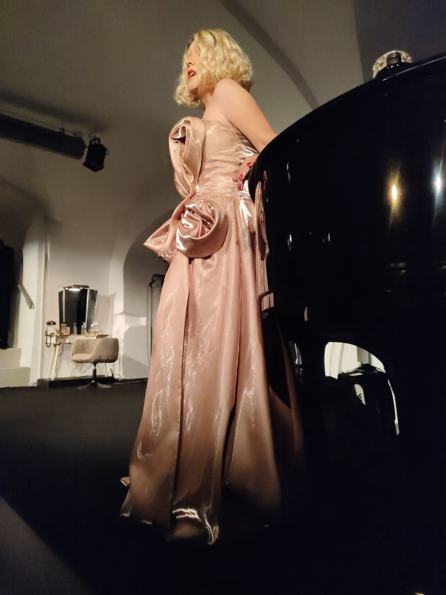 Glanz und Tiefgang: Susanna Ackermann beeindruckte als glamouröse wie verletzliche Marlene Dietrich.