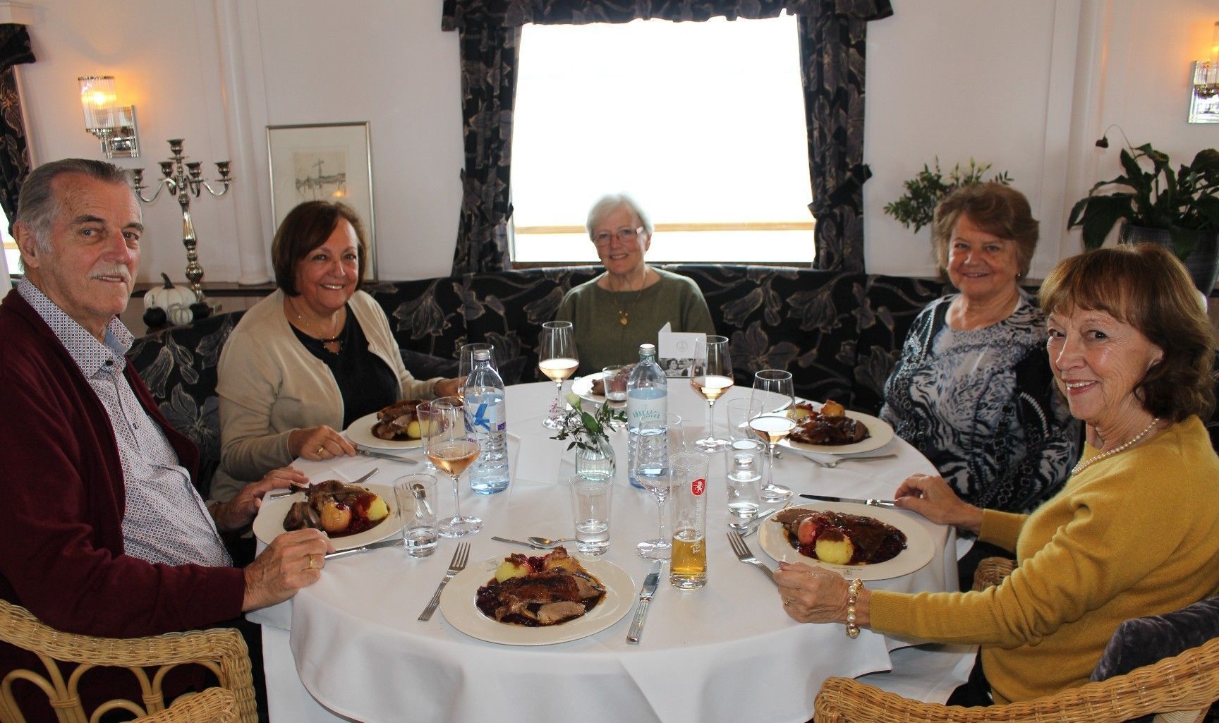 Gansl-Essen an und um Martini (11. November) ist in vielen Ländern kulinarisches Brauchtum. Auf der Oesterreich wird dabei auf Wunsch auch ein vegetarisches bzw. veganes Alternativmenü serviert. PETER STRAUSS