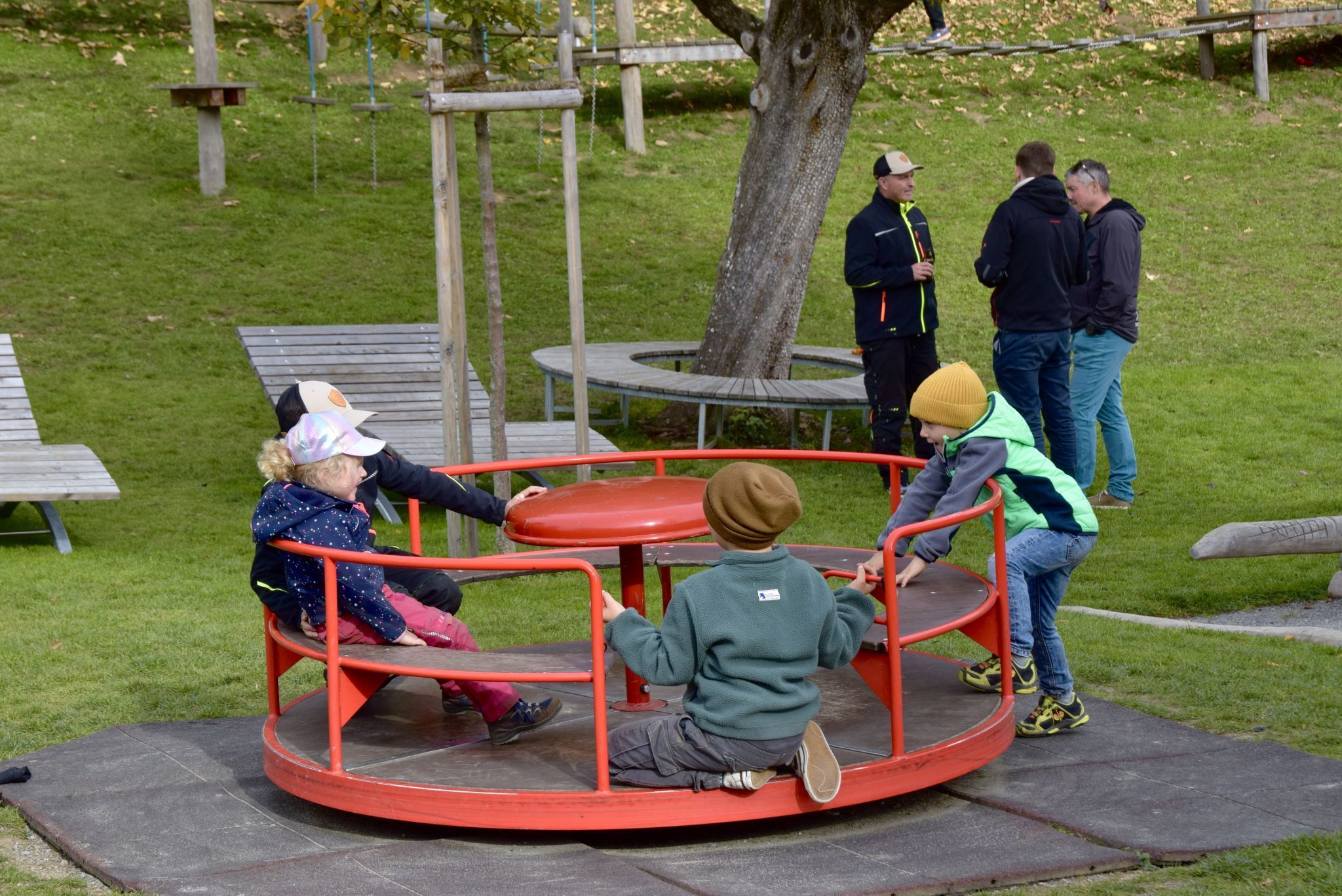 Der neue Generationen- und Spielplatz „Of am Widum“ am Bartholomäberg wurde kürzlich gesegnet.