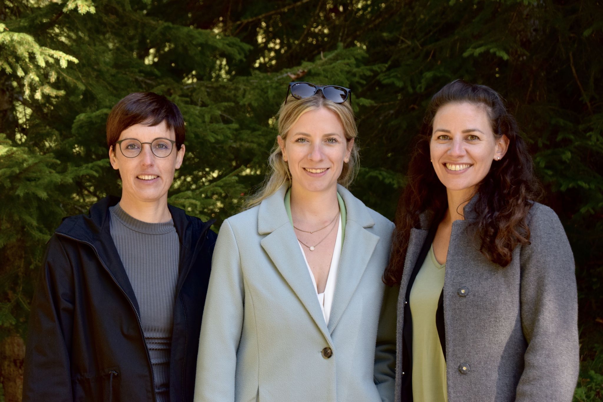 Bianca Rovetta, Silvia Plangg und Daniela Beck bei der Eröffnung.