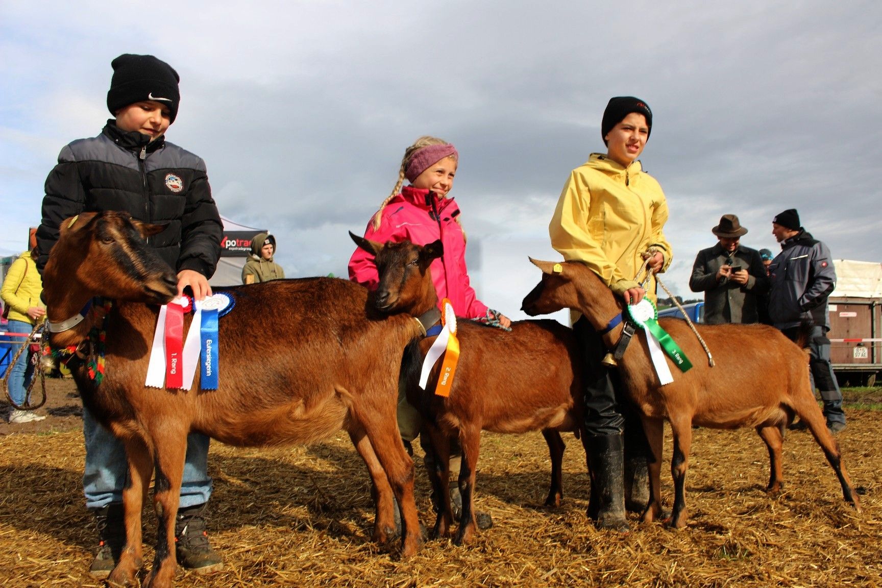 Besonders für die jüngsten Ziegenzüchterinnen und -züchter war der Goaßamat ein großer Tag, an dem sie ihre Ziegen präsentieren und die Auszeichnungen abholen durften.