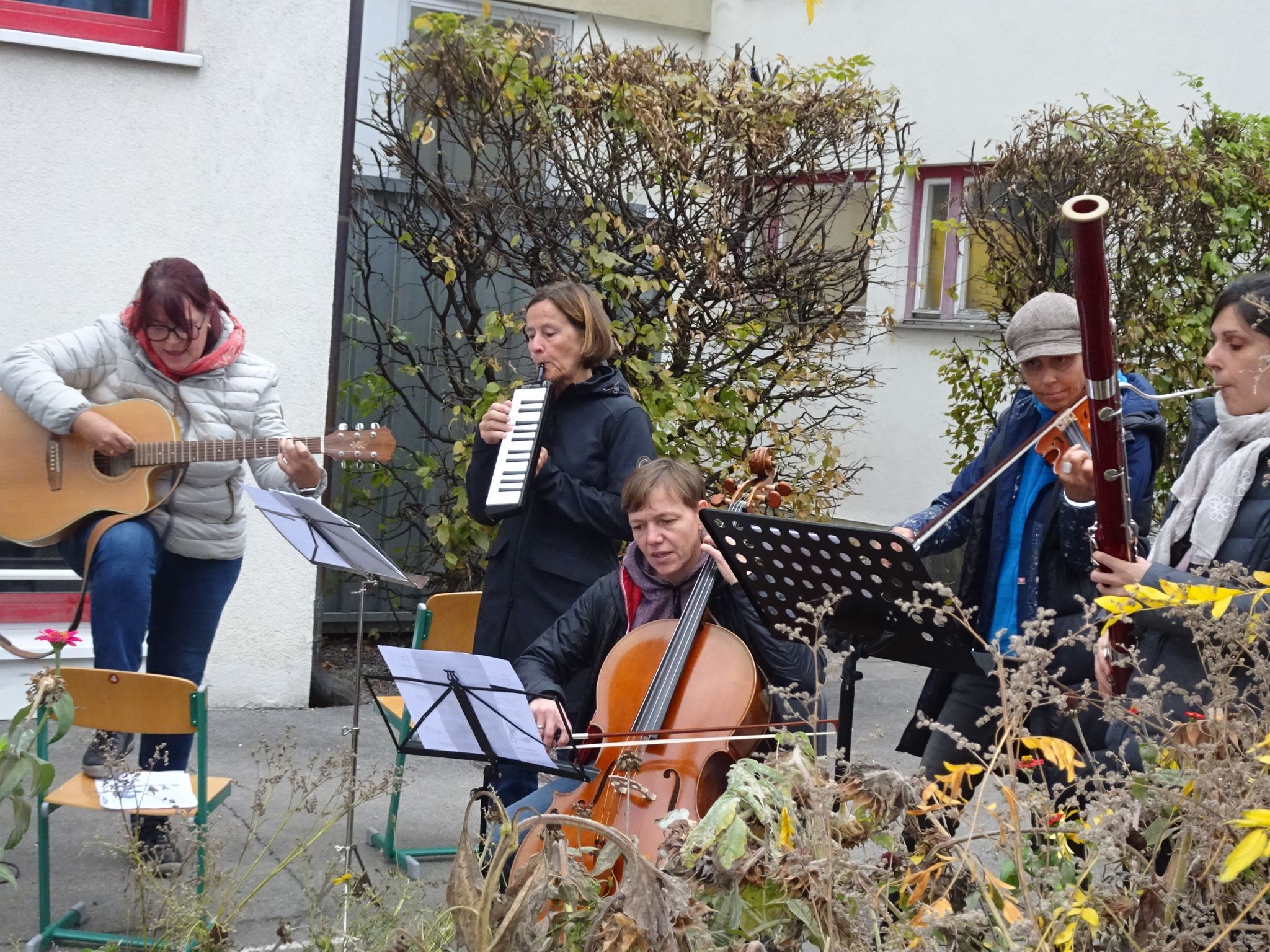 Die Lehrer-Band sorgte für musikalische Unterstützung.