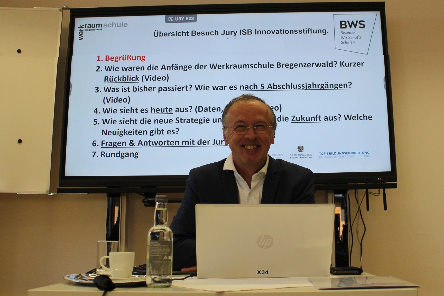 Gutgelaunt und zuversichtlich hieß Mario Hammerer die Jury im Bregenzerwald willkommen.