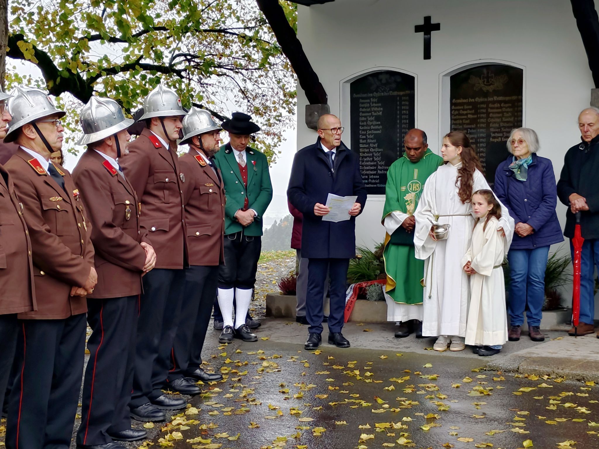 Worte des Friedens: Bürgermeister Walter Gohm mahnte zu Respekt und Zusammenhalt als Grundlage für ein friedliches Miteinander.