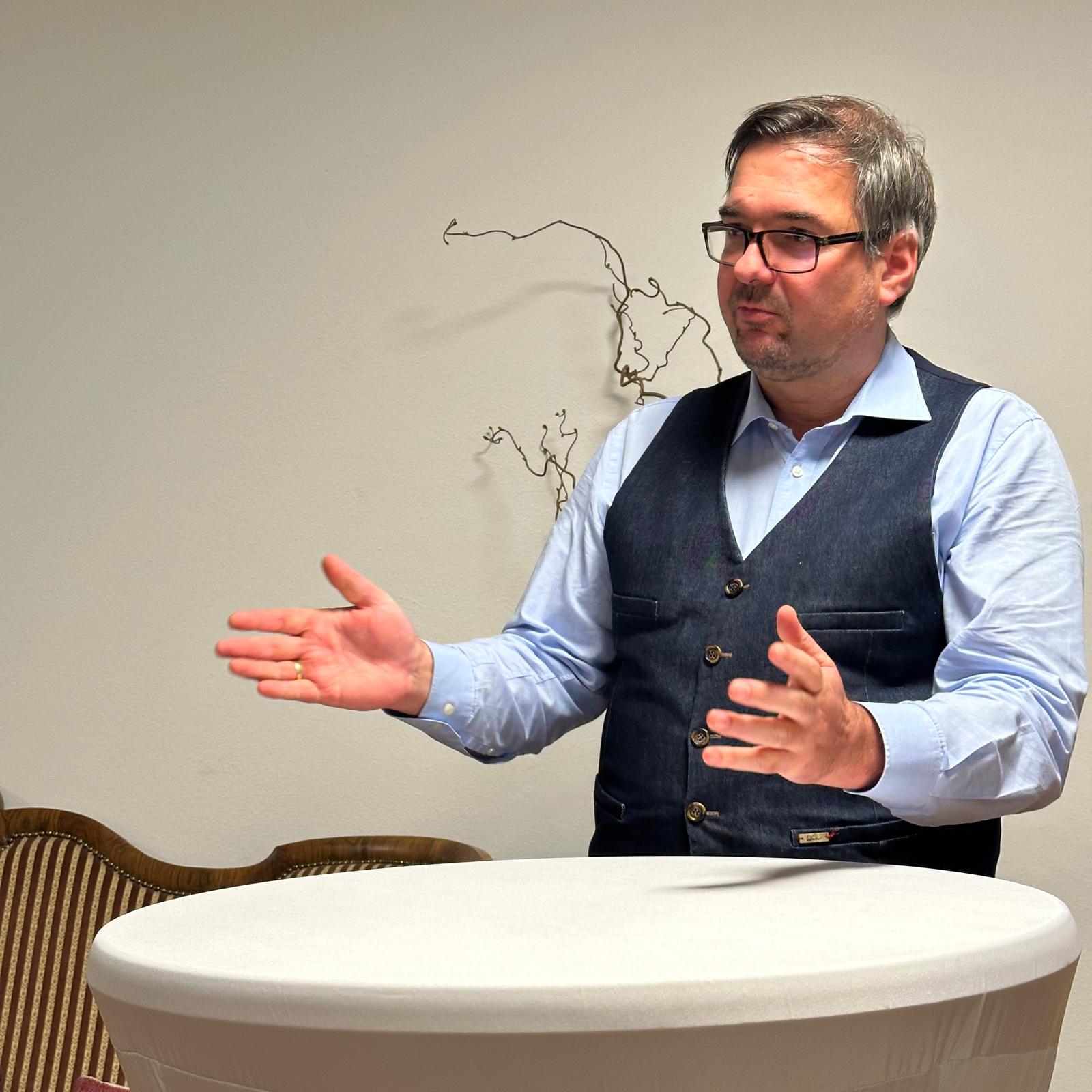 Der Historiker Christof Thöny wies bei der Eröffnung der Wanderausstellung darauf hin, dass ohne Franz Josef Vonbun´s Sagenforschung 