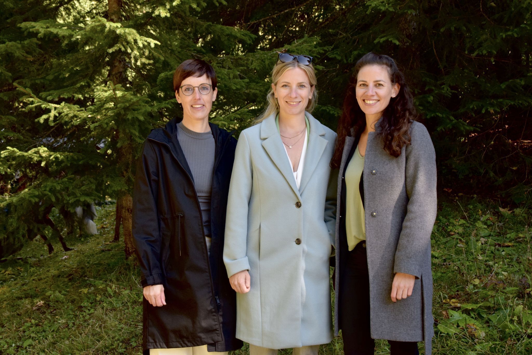 Bianca Rovetta, Silvia Plangg und Daniela Beck bei der Eröffnung.