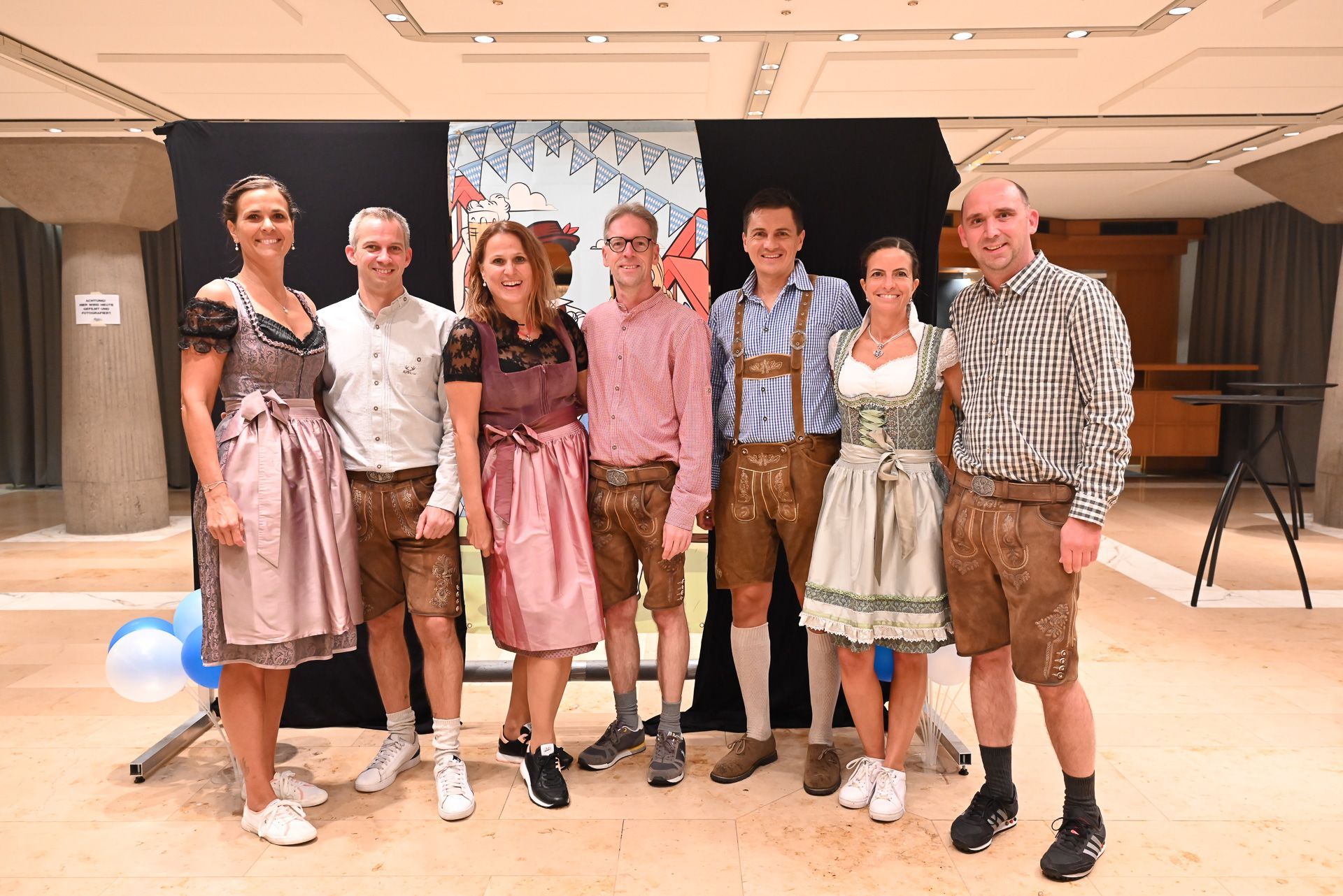 Diese Gruppe freute sich auf das bevorstehende Oktoberfest.