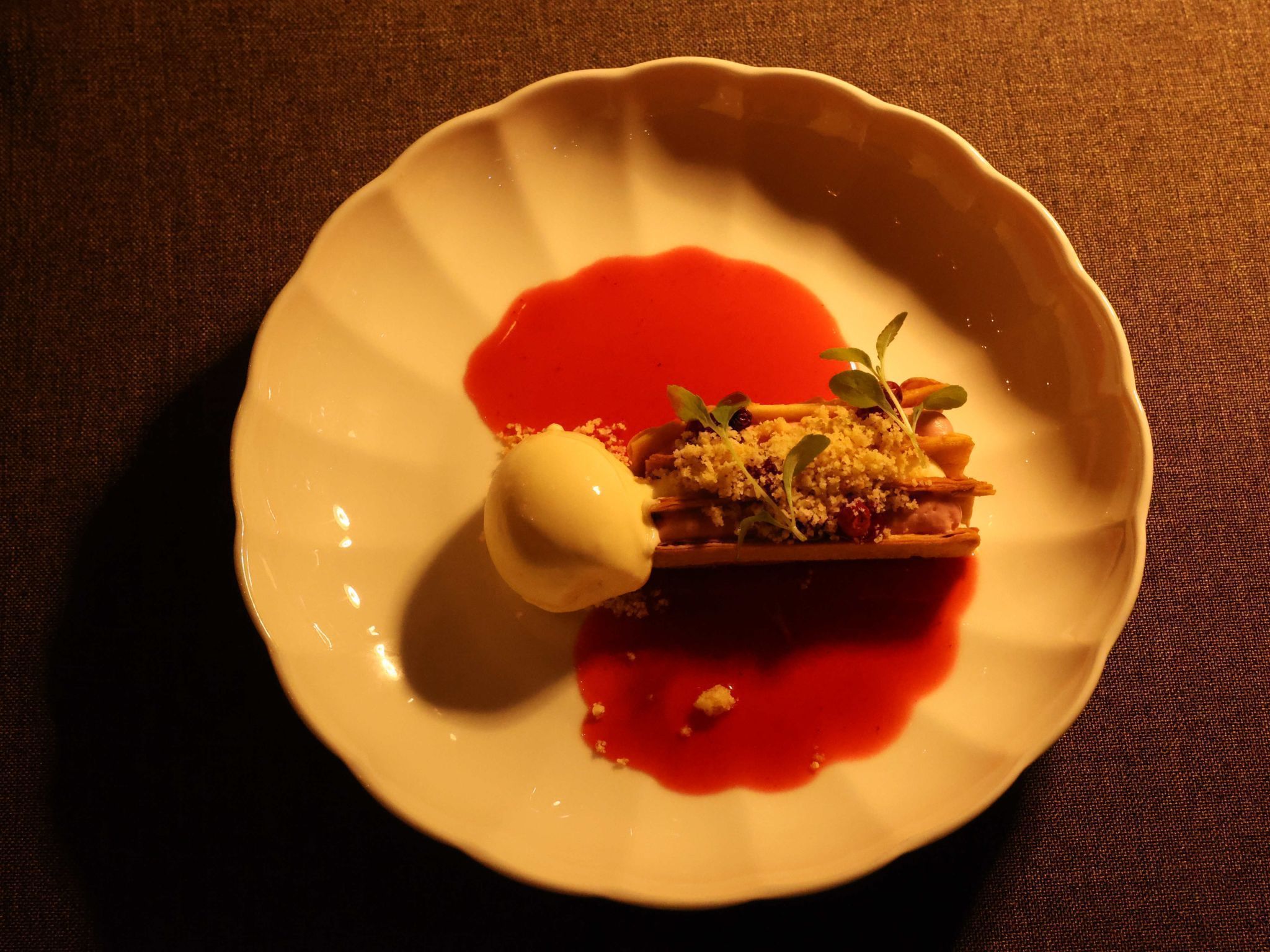 Als Dessert gab es Millefeulle mit Topfen und Granten von Obwegeser.