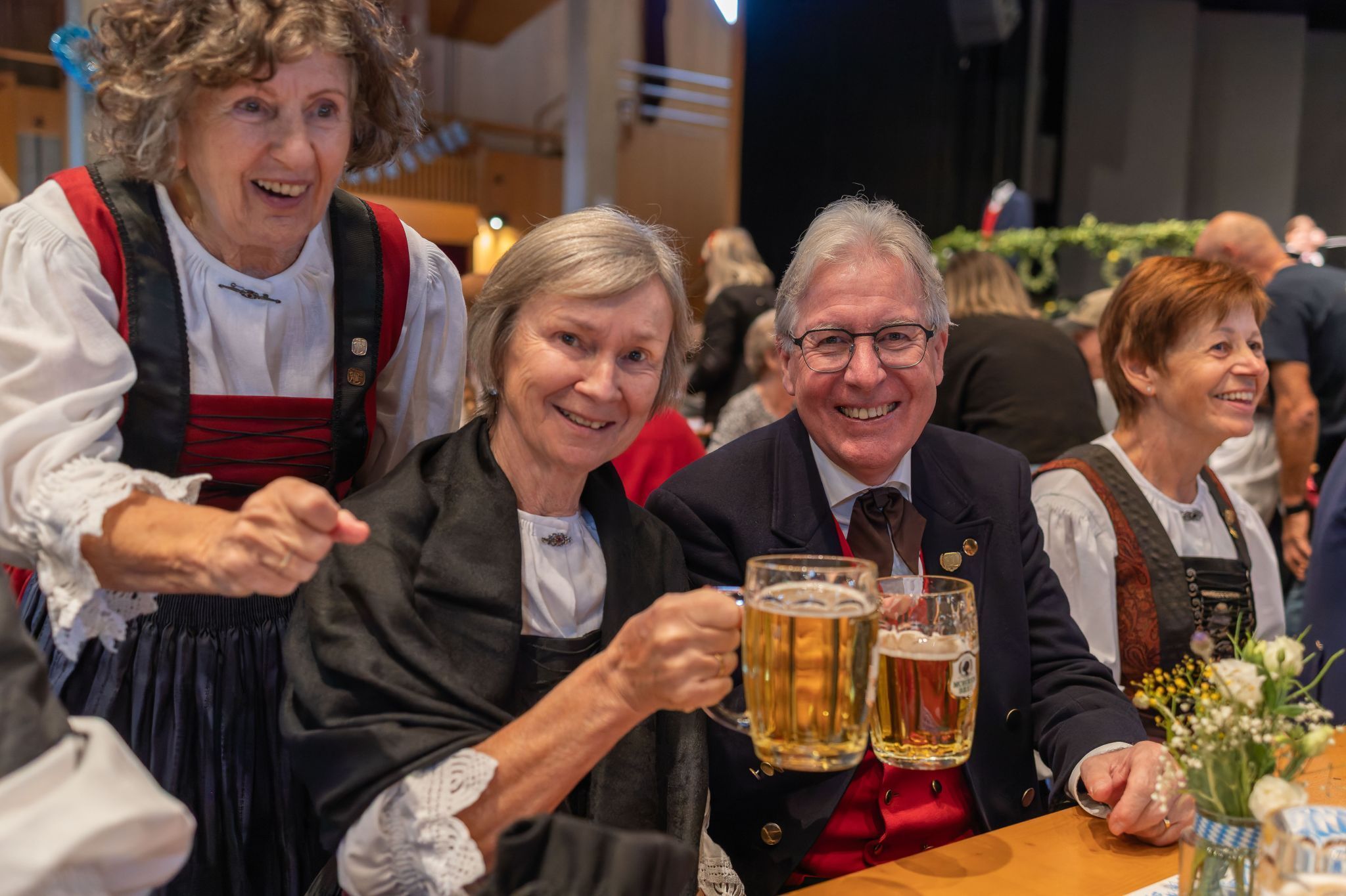 Ausgelassene Stimmung unter den Gästen. (Foto: Gerhard Pließnig)