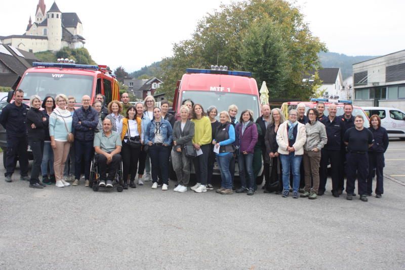 Vor dem Feuerwehrhaus gab es natürlich noch ein gemeinsames Bild.