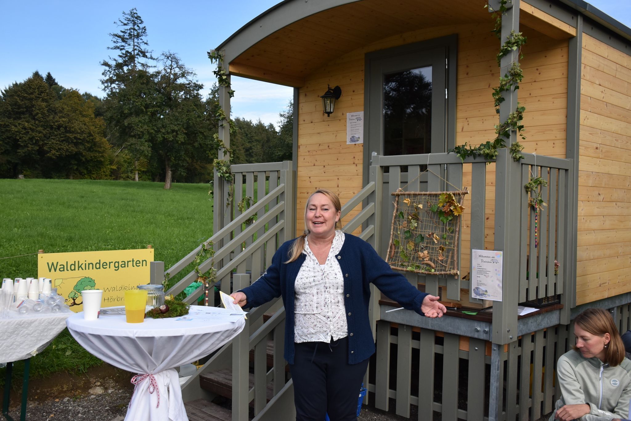 Leiterin Justina Rzychon vor dem neuen Quartier