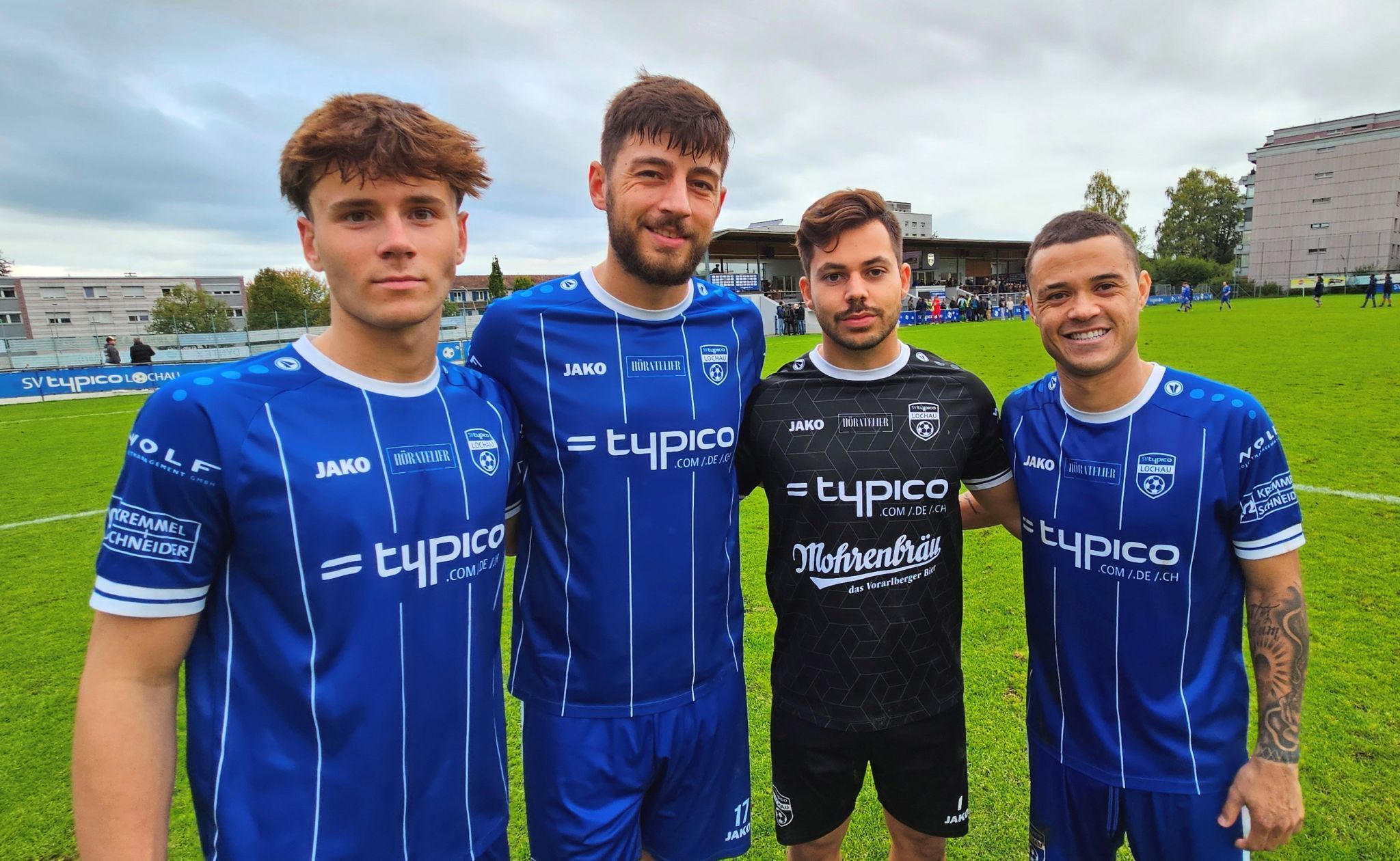 Am Samstag empfängt der SV typico Lochau, im nächsten VOL.AT Eliteliga-Spiel im Stadion Hoferfeld das Team des FC Nenzing. Im Bild Nachwuchshoffnung Nicolas Messmer, Kapitän Fabio Feldkircher, Tormann Sandro Eichhübl und der Brasilianer Guilherme Junio da Silva.