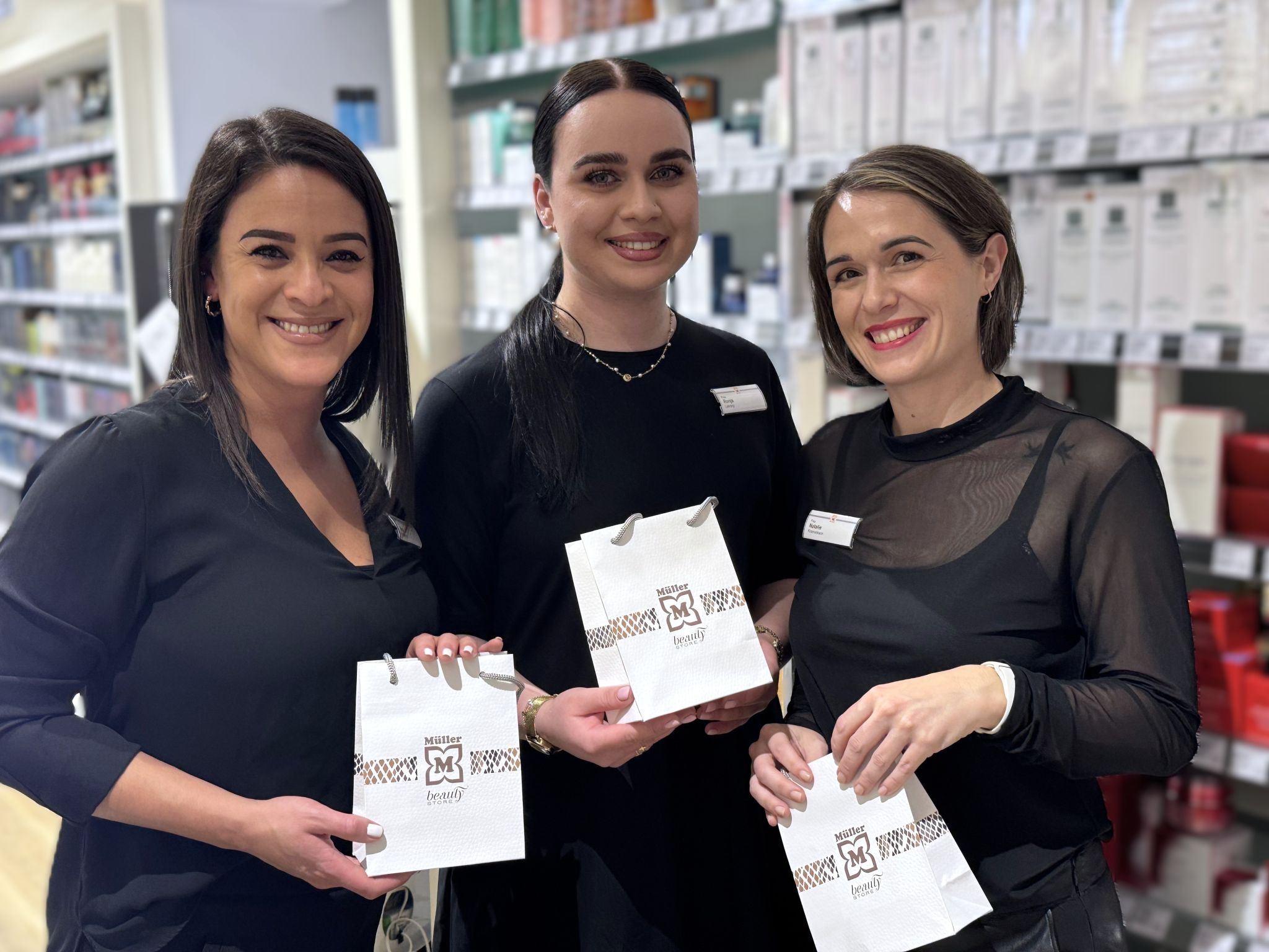 Maria Konzett-Senft, Ronja Hermann und Natalie Bundschuh (Müller Beauty Store).