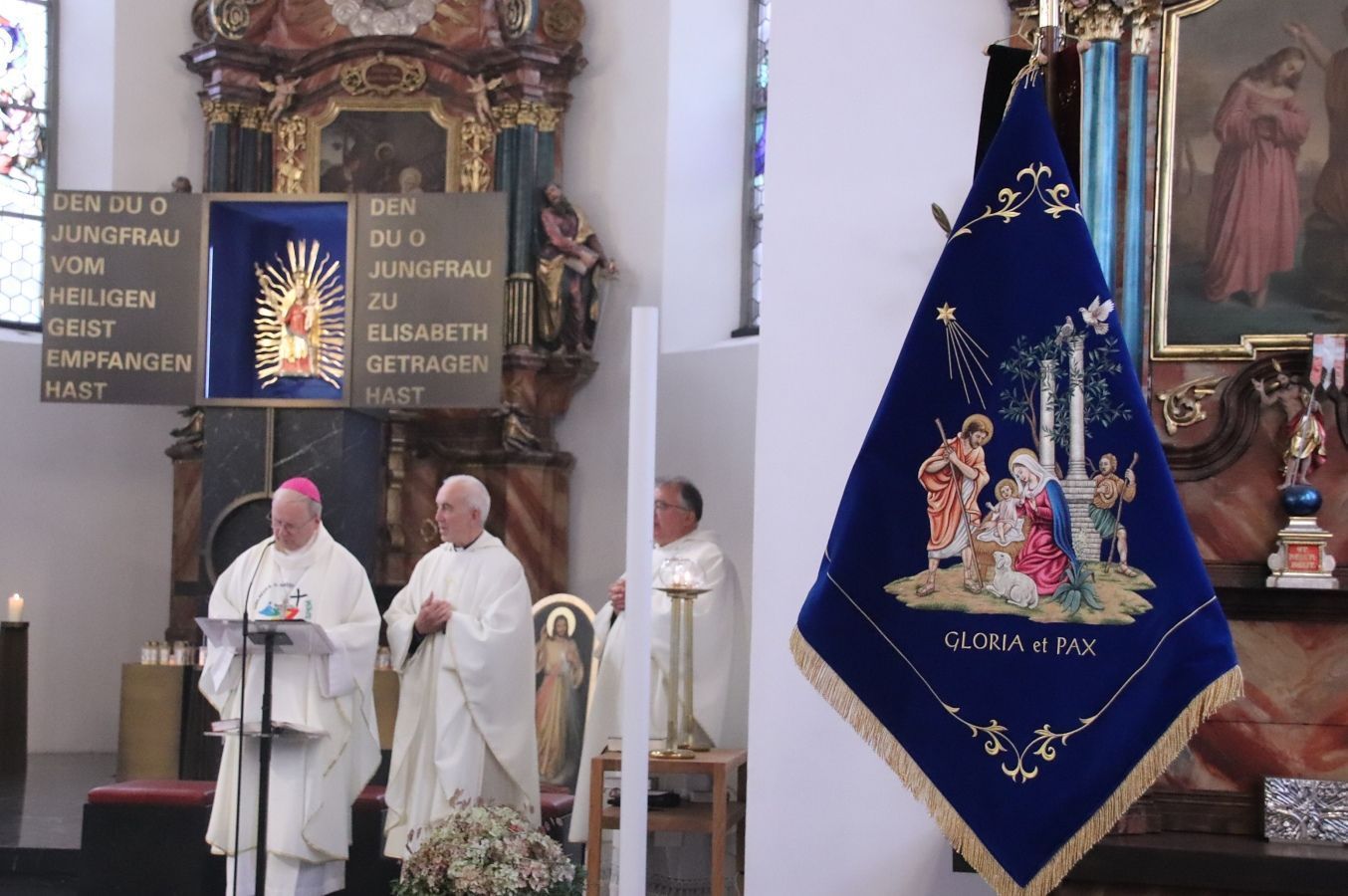 Bischof Benno Elbs zelebrierte gemeinsam mit Pfarrer Paul Burtscher den Festgottesdienst. (Foto: NAM)