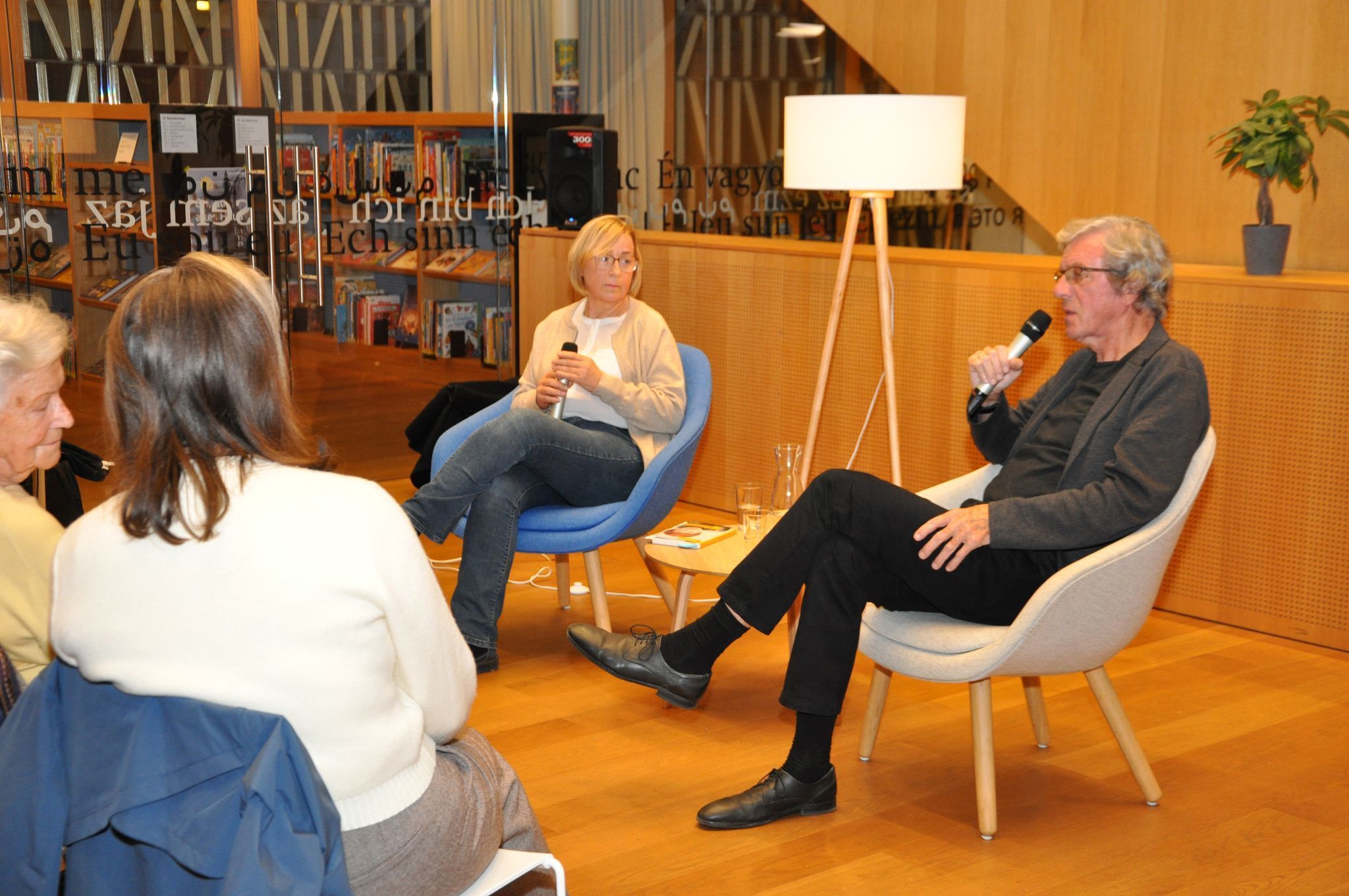 Dr. Albert Lingg erläuterte, wie sich Demenz erkennen lässt und warum Aufklärung so wichtig ist.