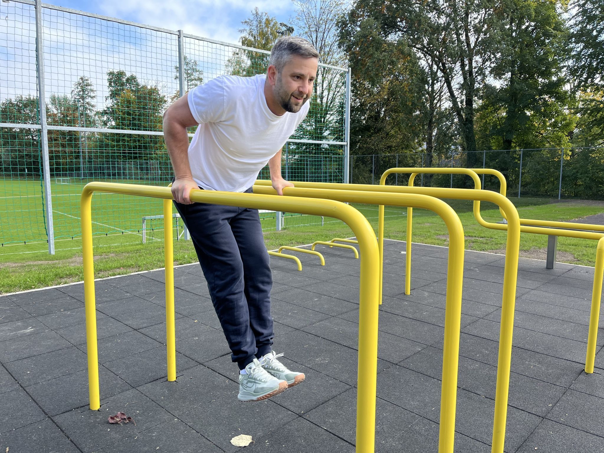 Matteo zeigt sich begeistert vom neuen Angebot.