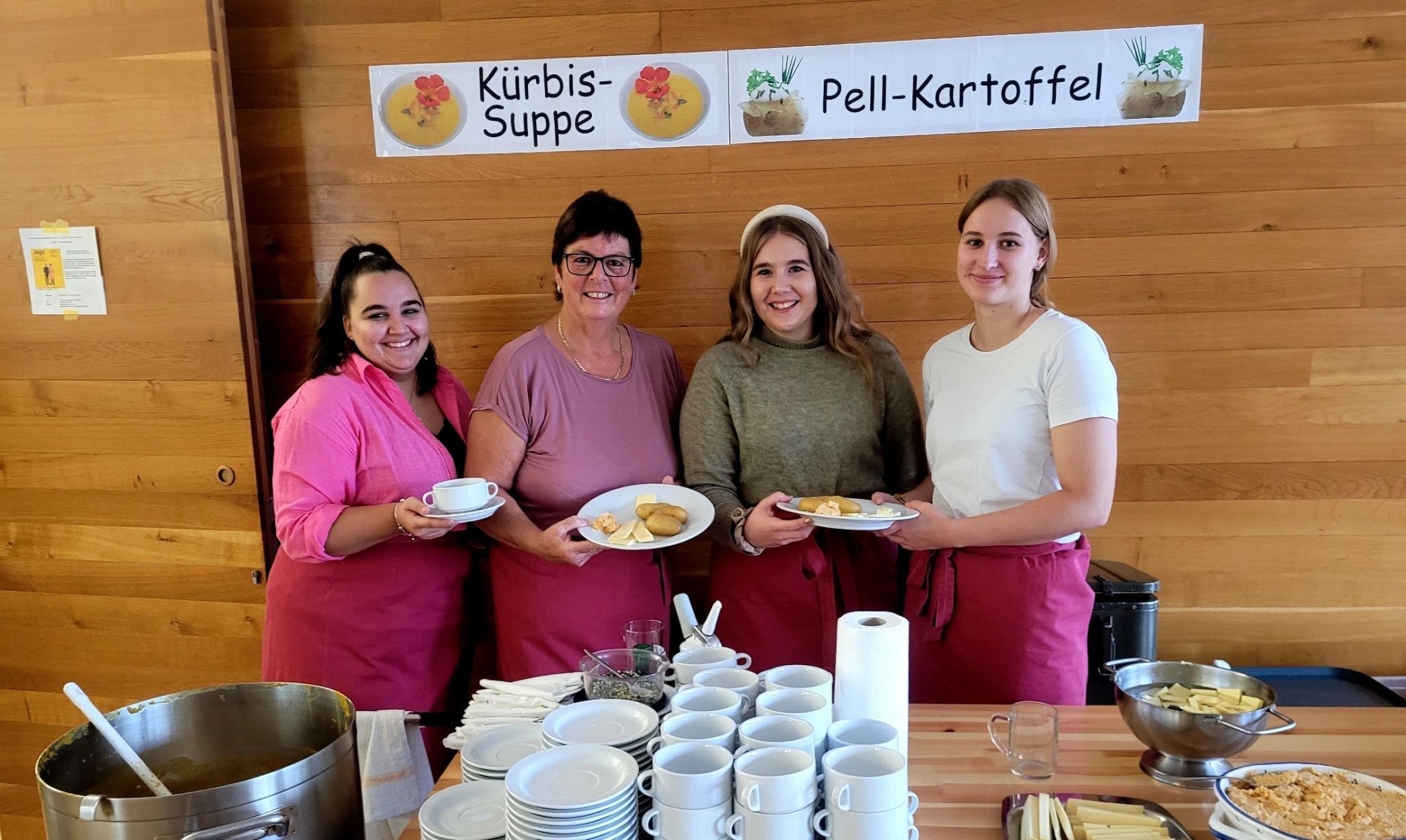 „Gsottene Kartoffla“ mit Butter, Topfenaufstrich und heimischem Käs, das schmeckt schon aus Tradition Jung und Alt. Und vorweg holt man sich eine köstliche „Lochauer Kürbissuppe“.