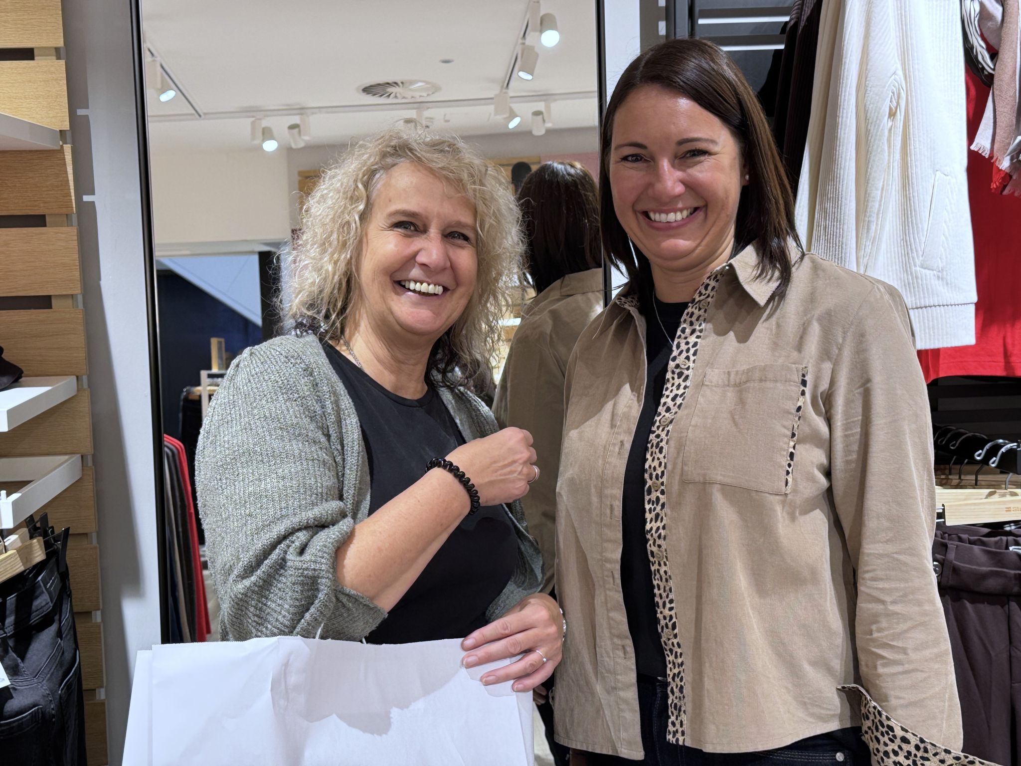 Sandra Welte (Street One) mit Anja Micheelsen.