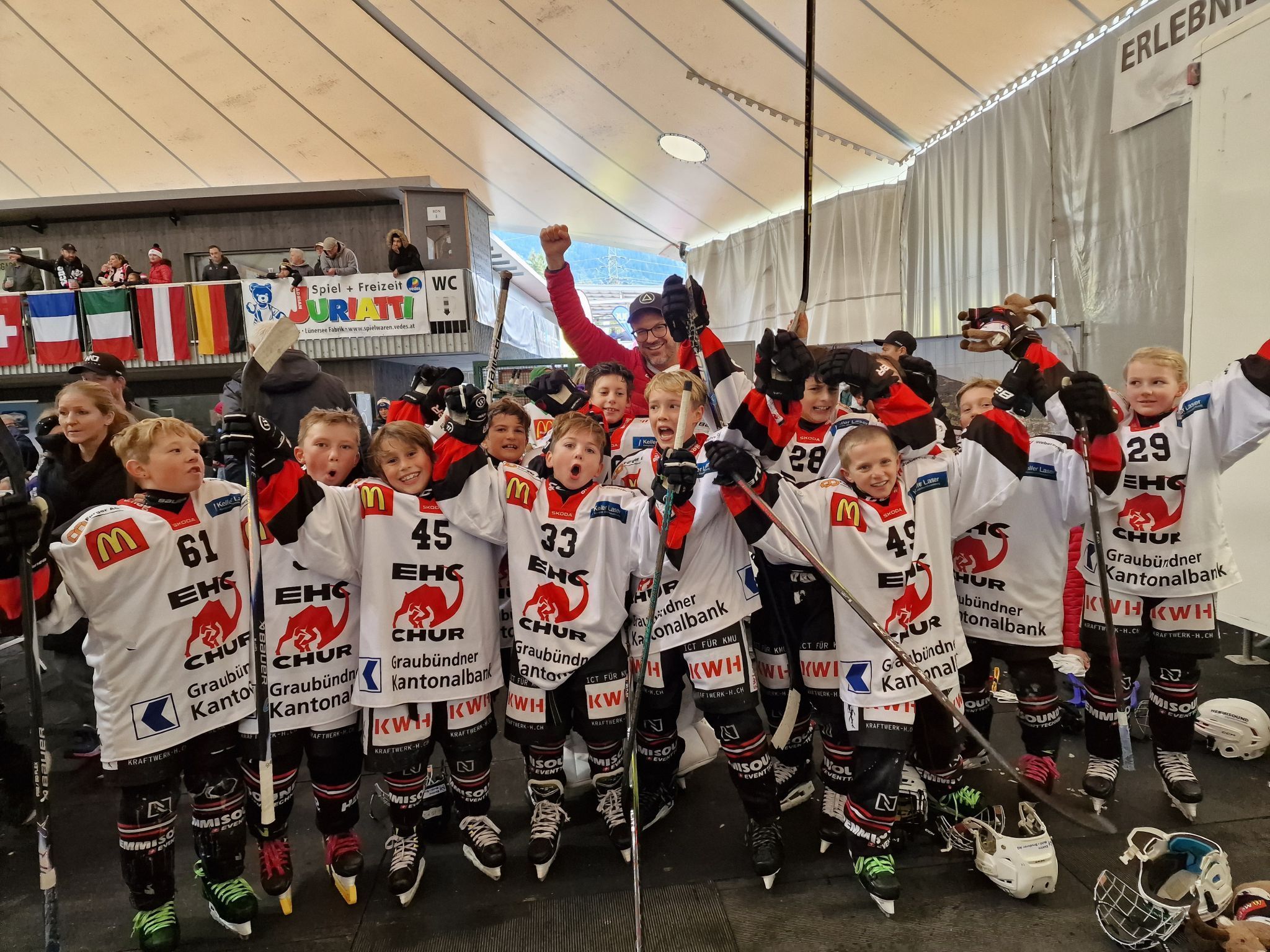 Impressionen vom erfolgreichen 21. internationalen U10 Eishockeyturnier. (Bildergalerie)