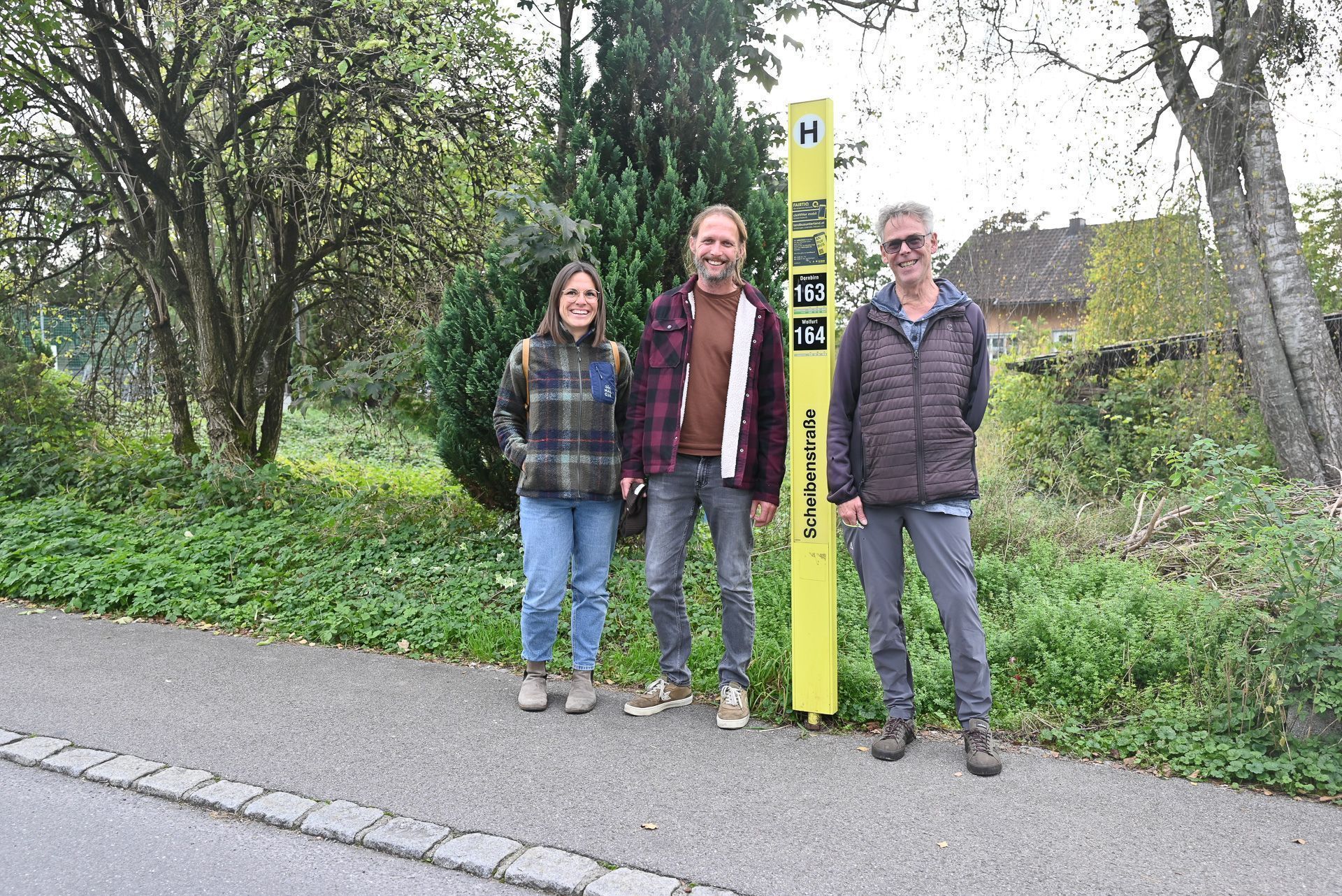 Claudia Heim, Daniel Steurer und Tommy Kogler nutzen immer den 164er Bus durchs Ried zur Arbeit. Sie wollen ihre Linie noch nicht ganz aufgeben.