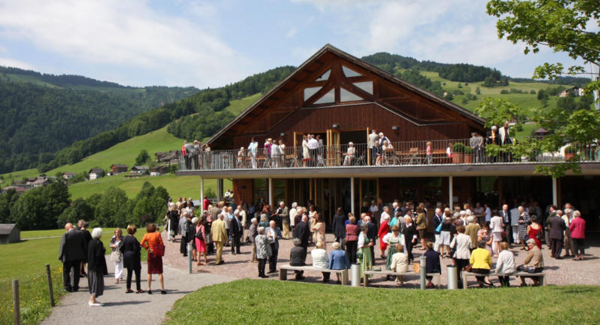 Im Angelika Kauffmann-Saal, wo eben erst Weltstars vom Schubertiade-Publikum bejubelt wurden, bietet am Wochenende die alpenarte dem Nachwuchs eine Chance für einen Karriereschritt.