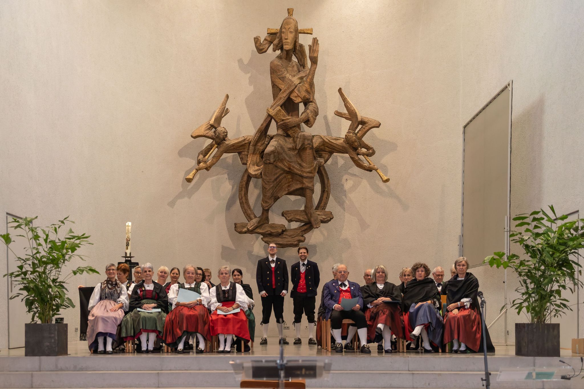 Der Trachtenchor gestaltete eine stimmungsvolle Messe. (Foto: Gerhard Pließnig)