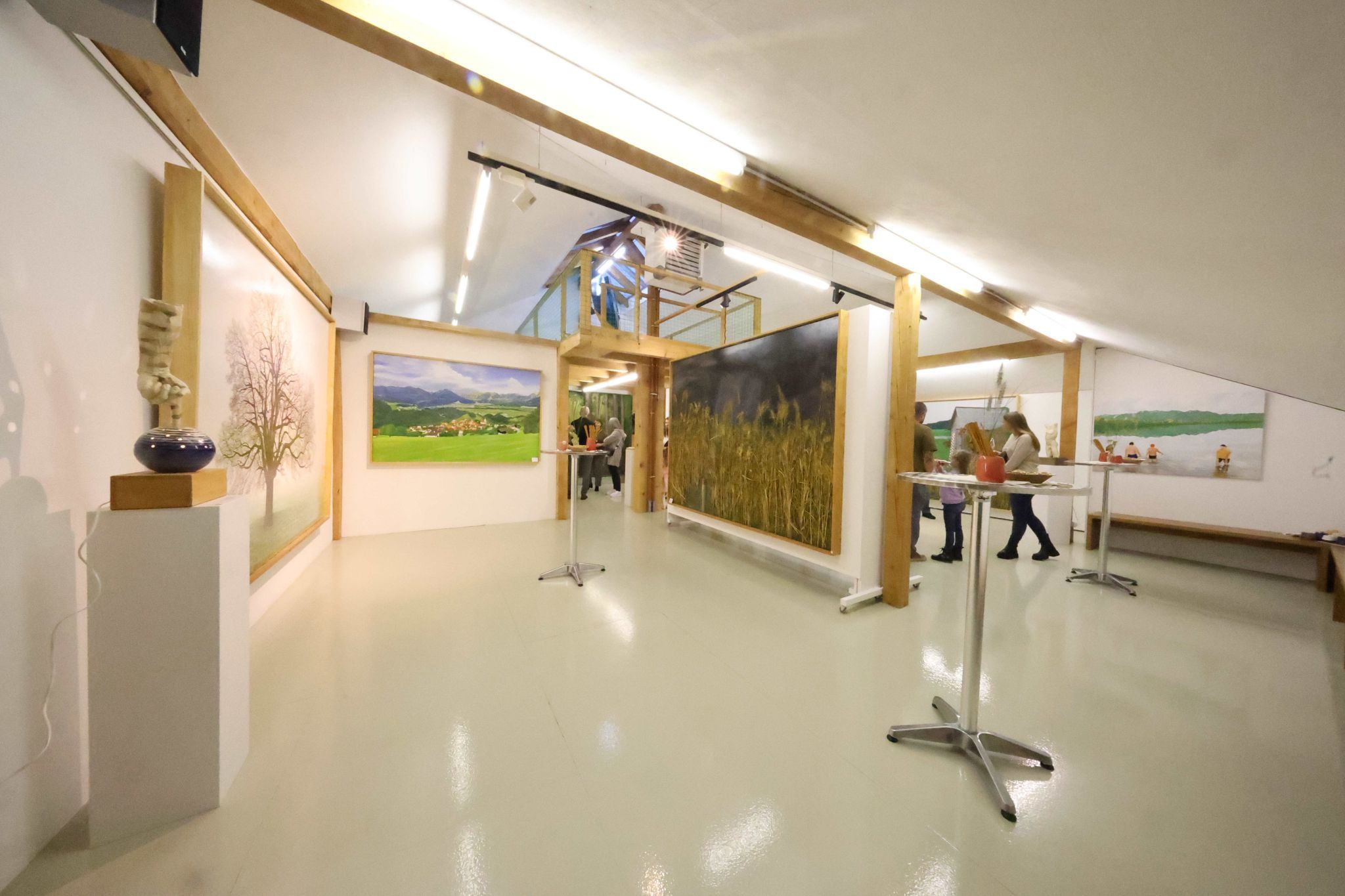 Blick in einen Teil der dreigeschossigen Galerie..