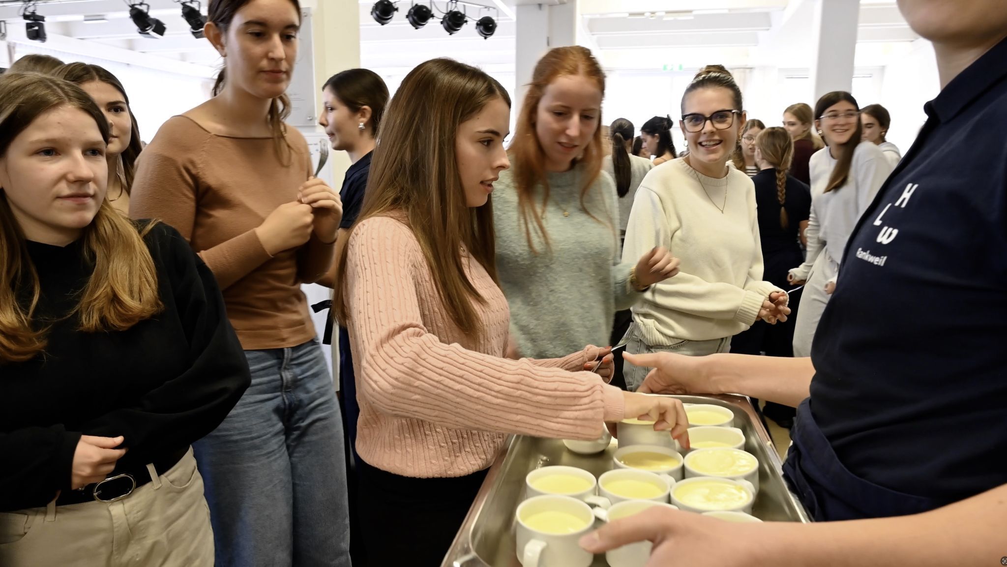 Die HLW/HLK hat sich erfolgreich am Pudding mit Gabel Trend versucht.