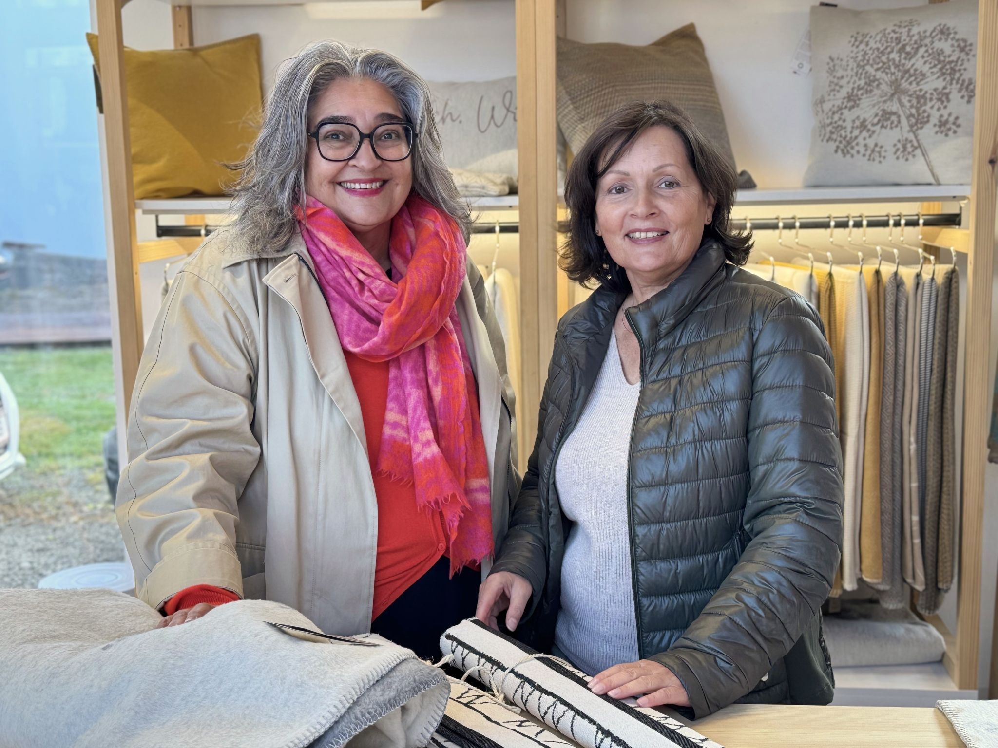 Maria (Schwester Mary) Pandit-Kern (LKH Hohenems) und Rosmarie Weithaler.