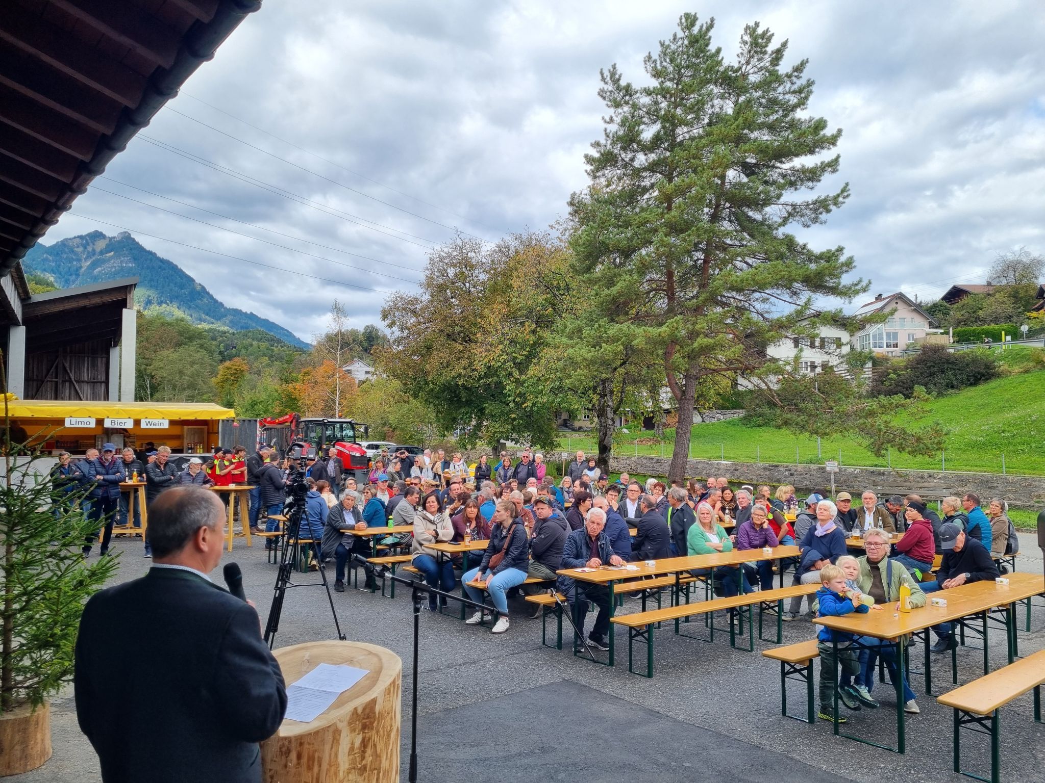 Rund 500 Besucher zeigten großes Interesse an den Einsatzbereichen der Agrargemeinschaft.
