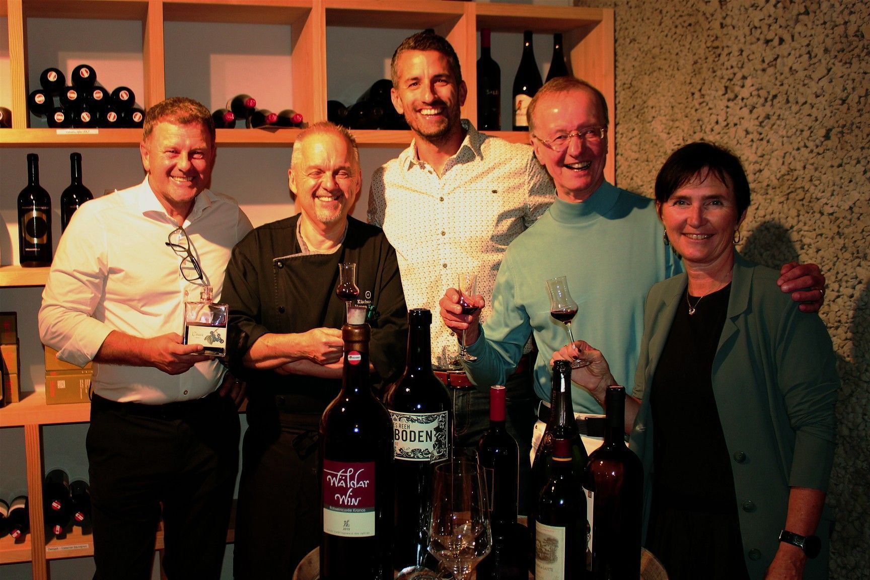 Freuten sich über einen gelungenen Abend: Gastgeber Michael Läßer, Küchenchef Jürgen Klocker, Markus Rambach, Dr. Norbert Bischofberger und Natalie Läßer (v. l..)